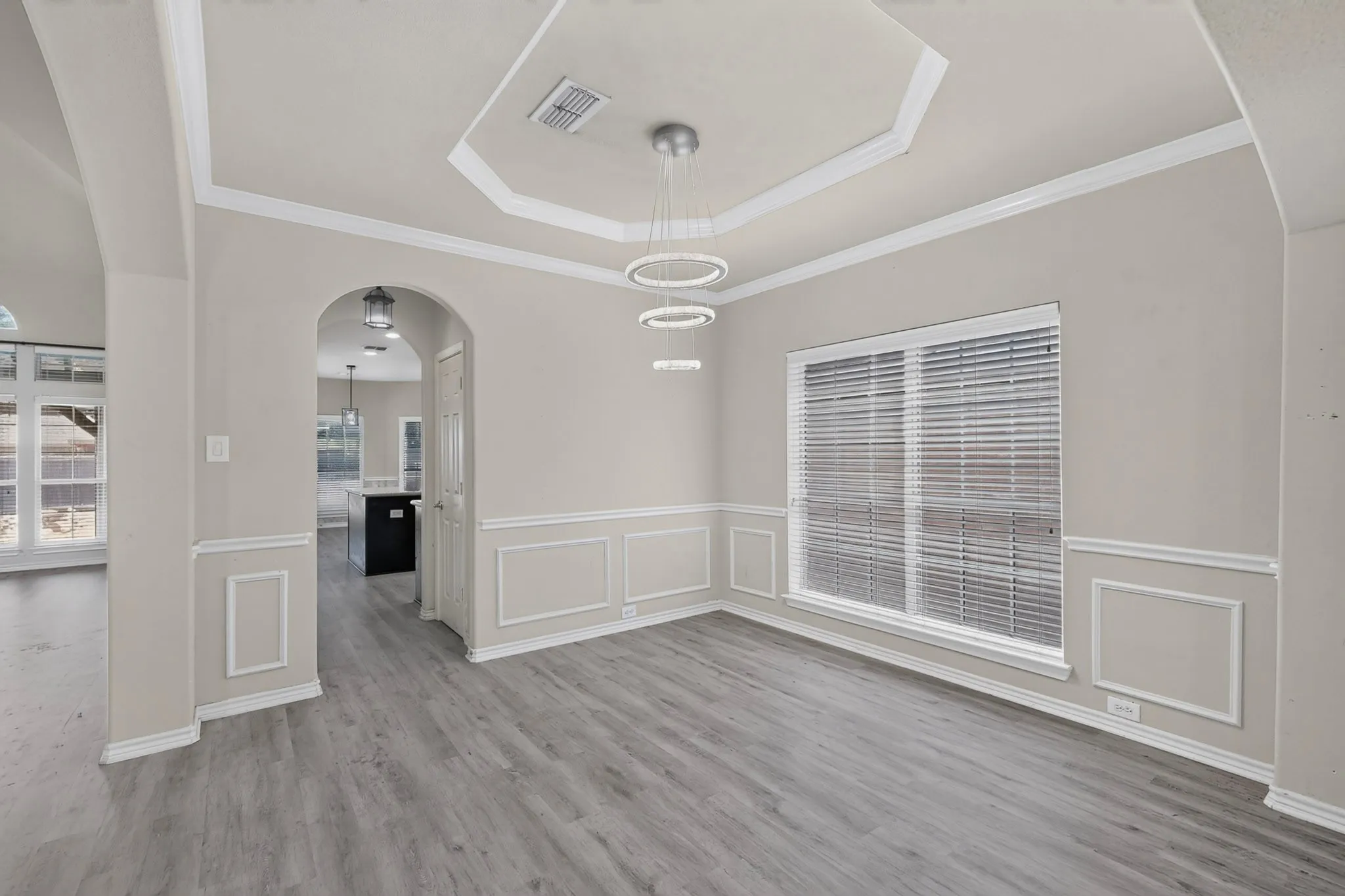 Single Family Residence For Sale in Tarrant County , 5919 Ridgeway Drive, Grand Prairie, Texas 75052, 5 Bedroom, 4 Bathroom, 2 Garage spaces, 3,724 Sqft, built in 2008, mls#21358319, Real Estate Agent in Grand Prairie, Homes For Sale in Tarrant county, Homes For Sale in Grand Prairie, Realtor in Grand Prairie Texas, Real Estate Brokerage Independent Realty Texas, Luminita Cordes Realtor