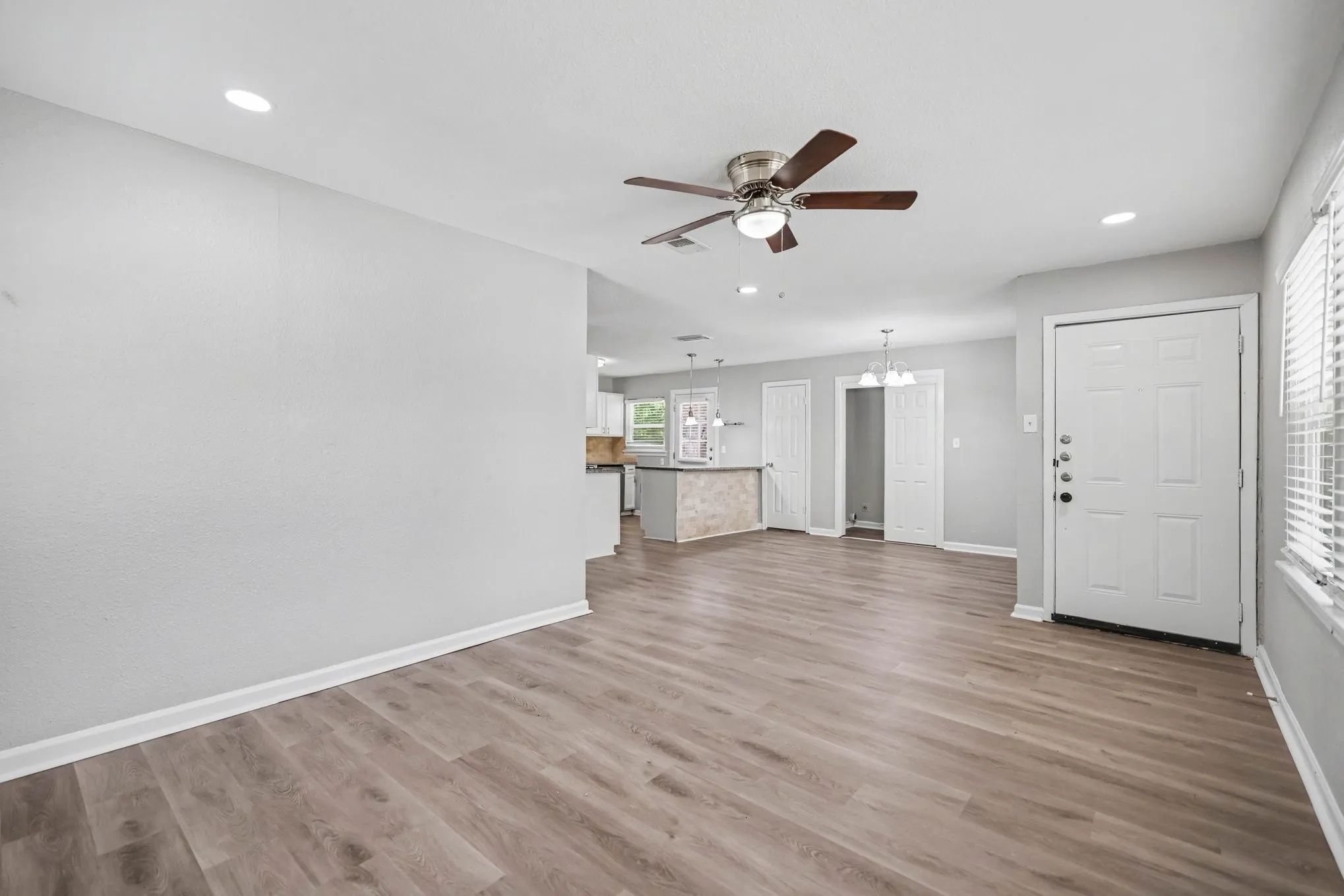 Single Family Residence For Sale in Tarrant County , 2010 Glenhaven Street, Arlington, Texas 76010, 3 Bedroom, 2 Bathroom, 1 Garage spaces, 1,186 Sqft, built in 1953, mls#21356230, Real Estate Agent in Arlington, Homes For Sale in Tarrant county, Homes For Sale in Arlington, Realtor in Arlington Texas, Real Estate Brokerage Independent Realty Texas, Luminita Cordes Realtor
