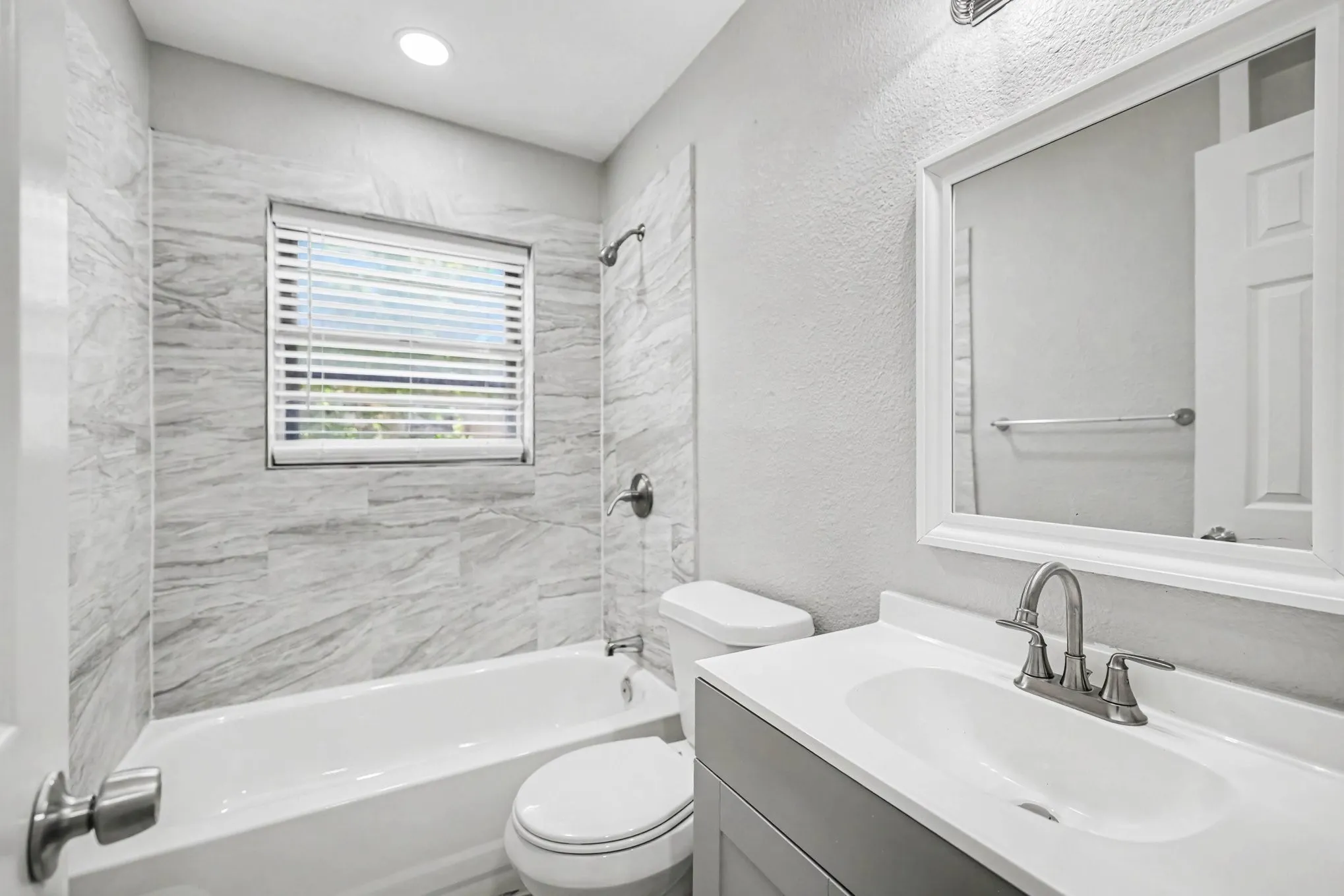 Single Family Residence For Sale in Tarrant County , 2010 Glenhaven Street, Arlington, Texas 76010, 3 Bedroom, 2 Bathroom, 1 Garage spaces, 1,186 Sqft, built in 1953, mls#21356230, Real Estate Agent in Arlington, Homes For Sale in Tarrant county, Homes For Sale in Arlington, Realtor in Arlington Texas, Real Estate Brokerage Independent Realty Texas, Luminita Cordes Realtor