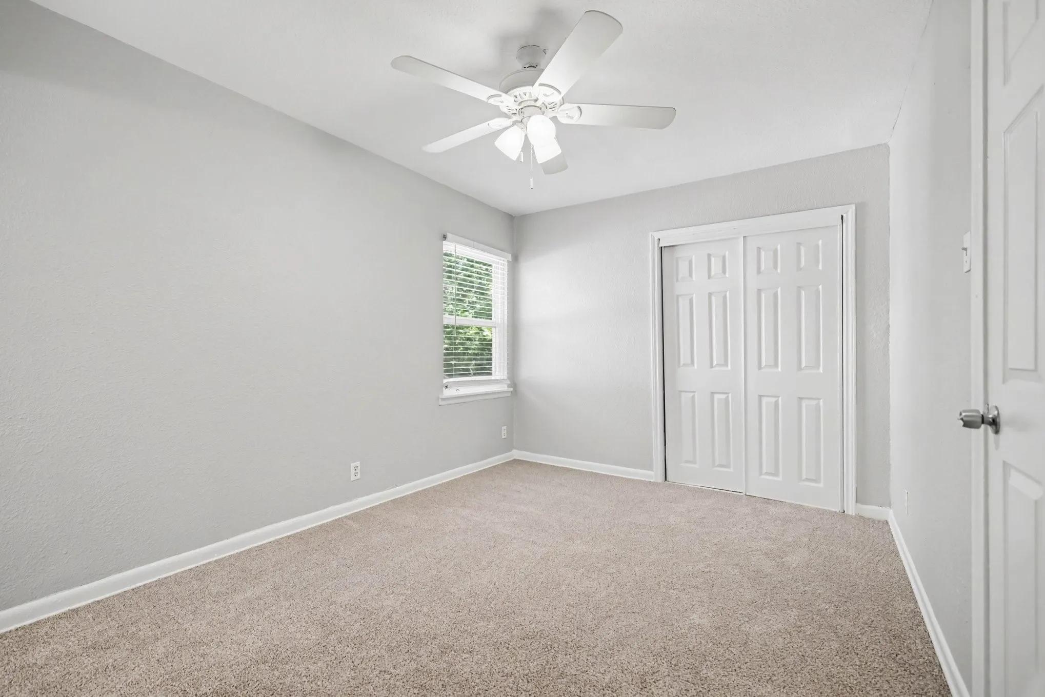 Single Family Residence For Sale in Tarrant County , 2010 Glenhaven Street, Arlington, Texas 76010, 3 Bedroom, 2 Bathroom, 1 Garage spaces, 1,186 Sqft, built in 1953, mls#21356230, Real Estate Agent in Arlington, Homes For Sale in Tarrant county, Homes For Sale in Arlington, Realtor in Arlington Texas, Real Estate Brokerage Independent Realty Texas, Luminita Cordes Realtor