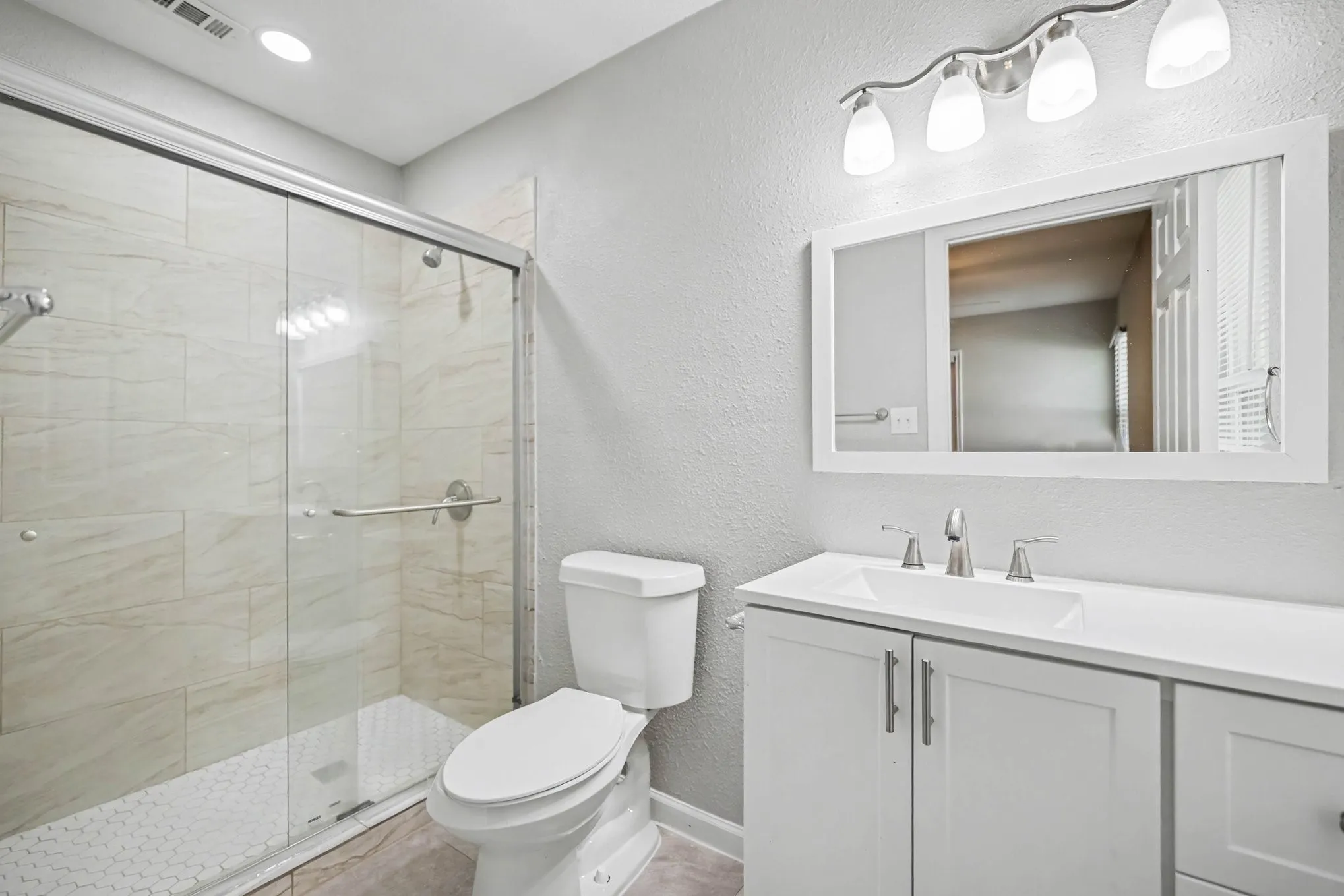 Single Family Residence For Sale in Tarrant County , 2010 Glenhaven Street, Arlington, Texas 76010, 3 Bedroom, 2 Bathroom, 1 Garage spaces, 1,186 Sqft, built in 1953, mls#21356230, Real Estate Agent in Arlington, Homes For Sale in Tarrant county, Homes For Sale in Arlington, Realtor in Arlington Texas, Real Estate Brokerage Independent Realty Texas, Luminita Cordes Realtor