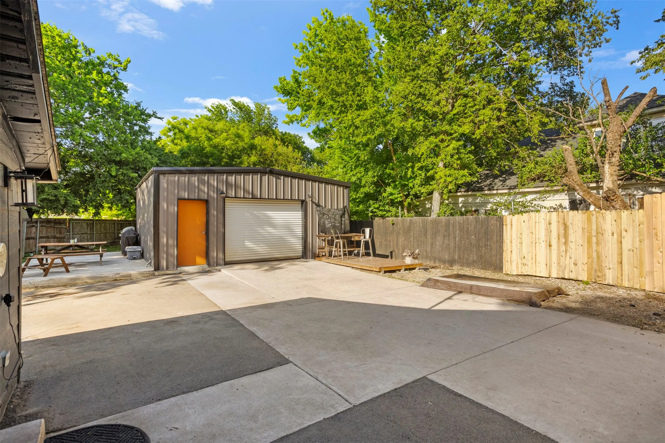 Single Family Residence For Sale in Ellis County , 505 E Ross Street, Waxahachie, Texas 75165, 2 Bedroom, 1 Bathroom, Garage spaces, 714 Sqft, built in 1950, mls#21359026, Real Estate Agent in Waxahachie, Homes For Sale in Ellis county, Homes For Sale in Waxahachie, Realtor in Waxahachie Texas, Real Estate Brokerage Independent Realty Texas, Luminita Cordes Realtor