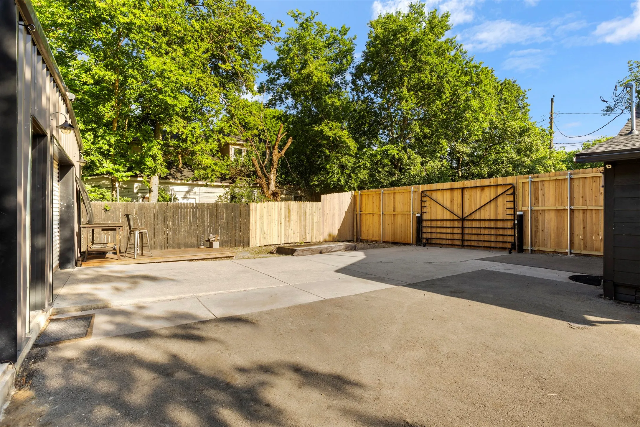 Single Family Residence For Sale in Ellis County , 505 E Ross Street, Waxahachie, Texas 75165, 2 Bedroom, 1 Bathroom, Garage spaces, 714 Sqft, built in 1950, mls#21359026, Real Estate Agent in Waxahachie, Homes For Sale in Ellis county, Homes For Sale in Waxahachie, Realtor in Waxahachie Texas, Real Estate Brokerage Independent Realty Texas, Luminita Cordes Realtor
