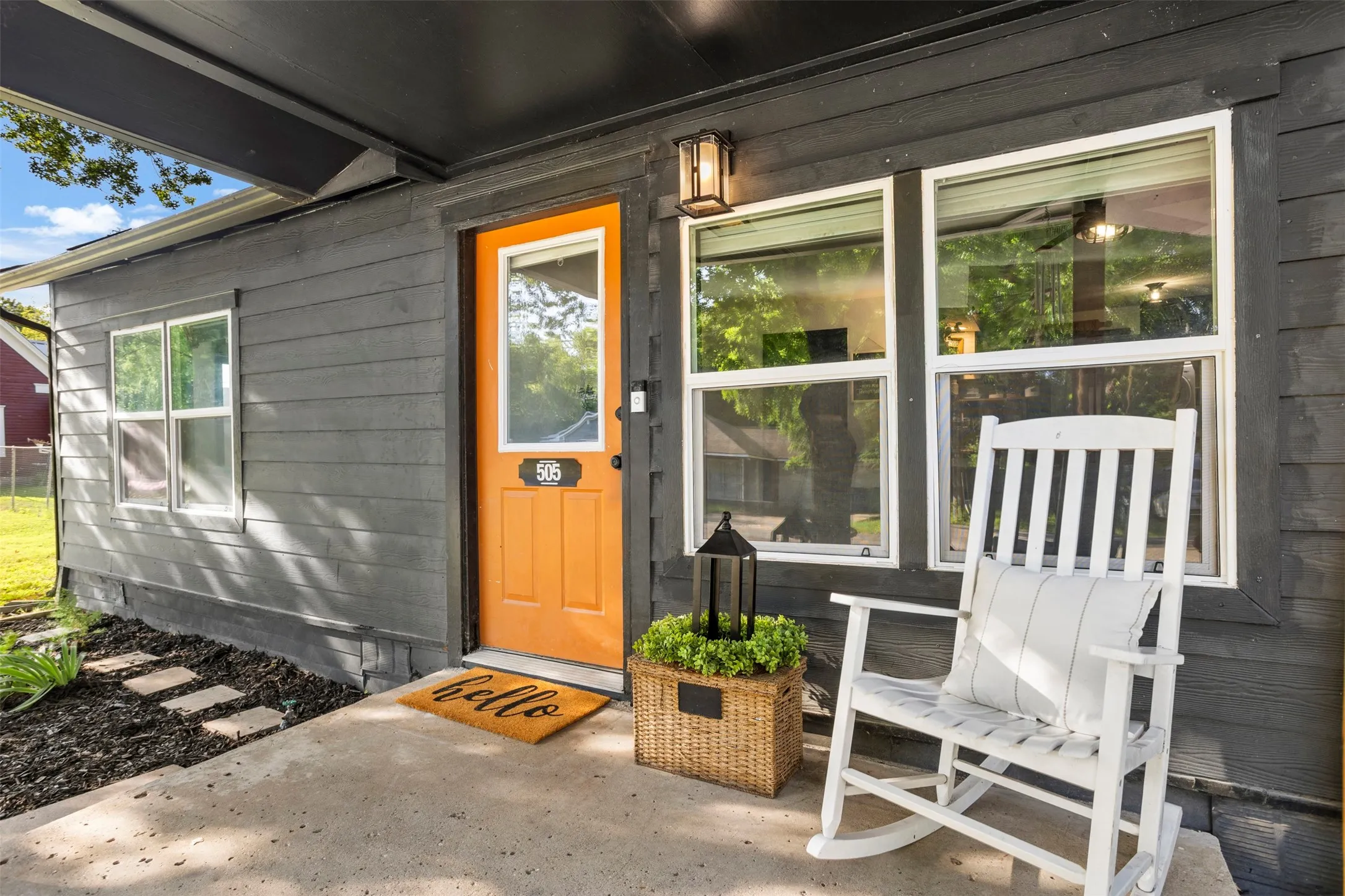 Single Family Residence For Sale in Ellis County , 505 E Ross Street, Waxahachie, Texas 75165, 2 Bedroom, 1 Bathroom, Garage spaces, 714 Sqft, built in 1950, mls#21359026, Real Estate Agent in Waxahachie, Homes For Sale in Ellis county, Homes For Sale in Waxahachie, Realtor in Waxahachie Texas, Real Estate Brokerage Independent Realty Texas, Luminita Cordes Realtor