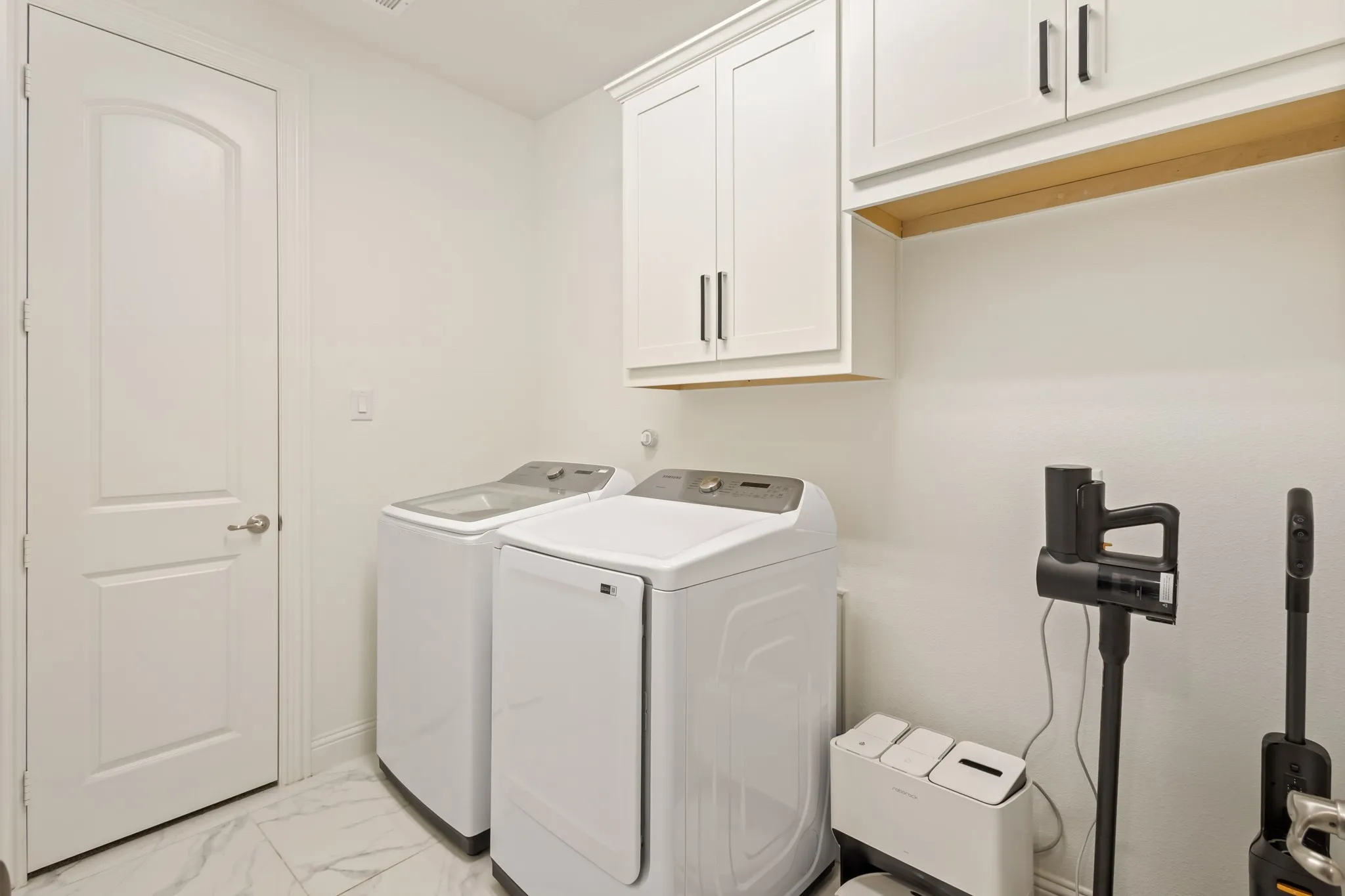 Single Family Residence For Sale in Denton County , 4125 Fall Aster Way, Aubrey, Texas 76227, 5 Bedroom, 4 Bathroom, 3 Garage spaces, 4,120 Sqft, built in 2023, mls#21359010, Real Estate Agent in Aubrey, Homes For Sale in Denton county, Homes For Sale in Aubrey, Realtor in Aubrey Texas, Real Estate Brokerage Independent Realty Texas, Luminita Cordes Realtor