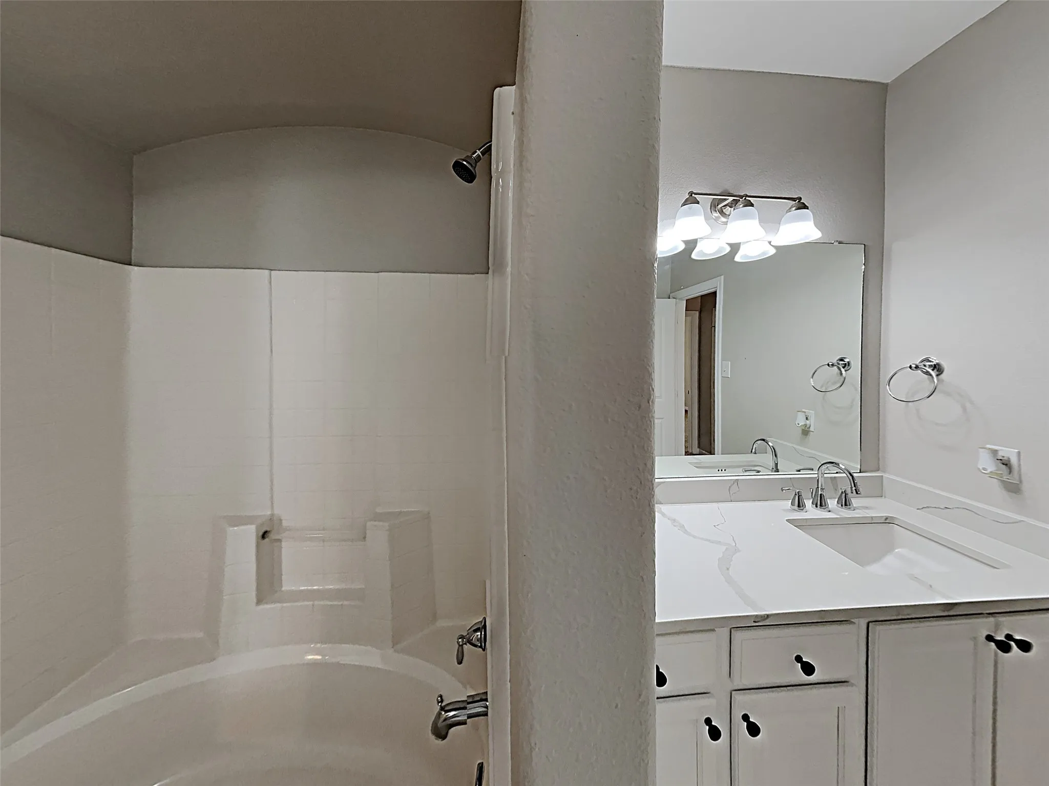 Single Family Residence For Rent in Tarrant County , 1025 Prairie Heights Drive, Fort Worth, Texas 76108, 4 Bedroom, 2 Bathroom, 2 Garage spaces, 2,019 Sqft, built in 2013, mls#21359095, Real Estate Agent in Fort Worth, Homes For Rent in Tarrant county, Homes For Rent in Fort Worth, Realtor in Fort Worth Texas, Real Estate Brokerage Independent Realty Texas, Luminita Cordes Realtor