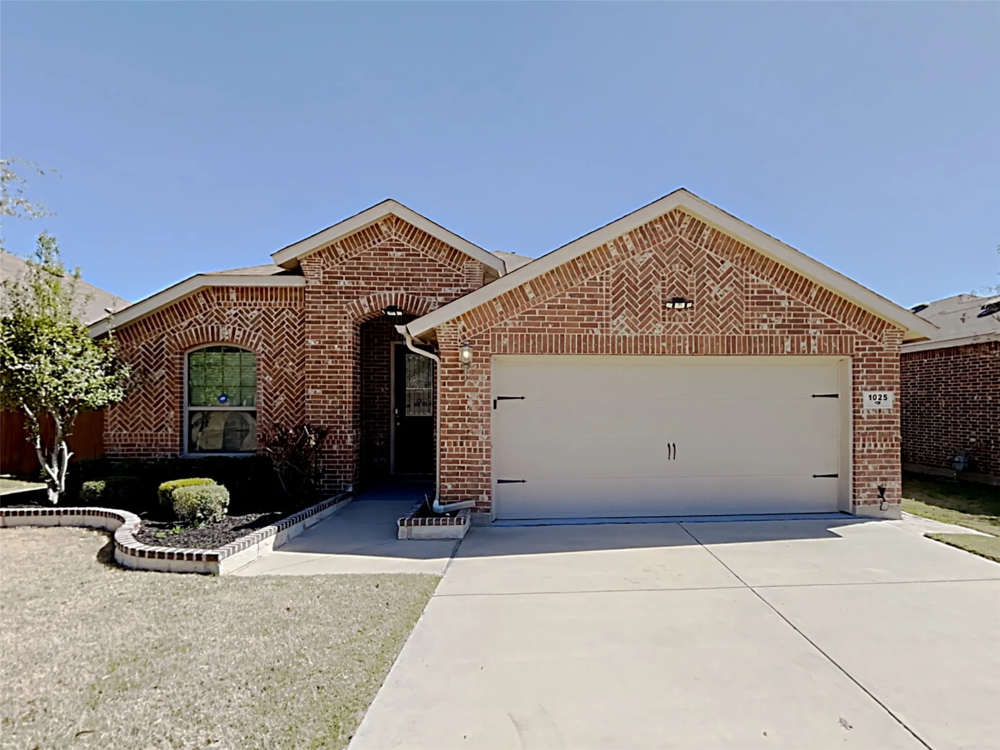 Single Family Residence For Rent in Tarrant County , 1025 Prairie Heights Drive, Fort Worth, Texas 76108, 4 Bedroom, 2 Bathroom, 2 Garage spaces, 2,019 Sqft, built in 2013, mls#21359095, Real Estate Agent in Fort Worth, Homes For Rent in Tarrant county, Homes For Rent in Fort Worth, Realtor in Fort Worth Texas, Real Estate Brokerage Independent Realty Texas, Luminita Cordes Realtor