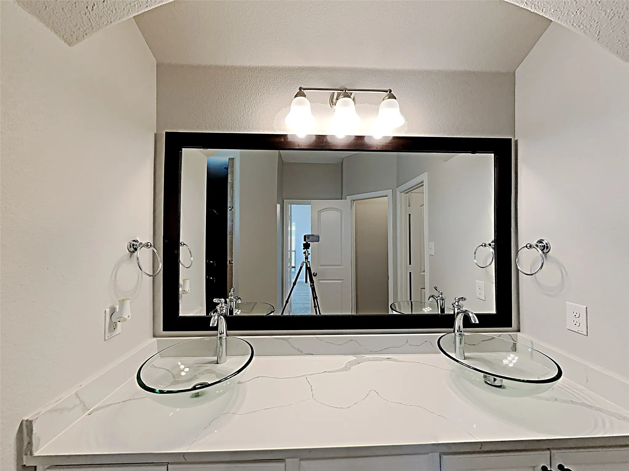 Single Family Residence For Rent in Tarrant County , 1025 Prairie Heights Drive, Fort Worth, Texas 76108, 4 Bedroom, 2 Bathroom, 2 Garage spaces, 2,019 Sqft, built in 2013, mls#21359095, Real Estate Agent in Fort Worth, Homes For Rent in Tarrant county, Homes For Rent in Fort Worth, Realtor in Fort Worth Texas, Real Estate Brokerage Independent Realty Texas, Luminita Cordes Realtor