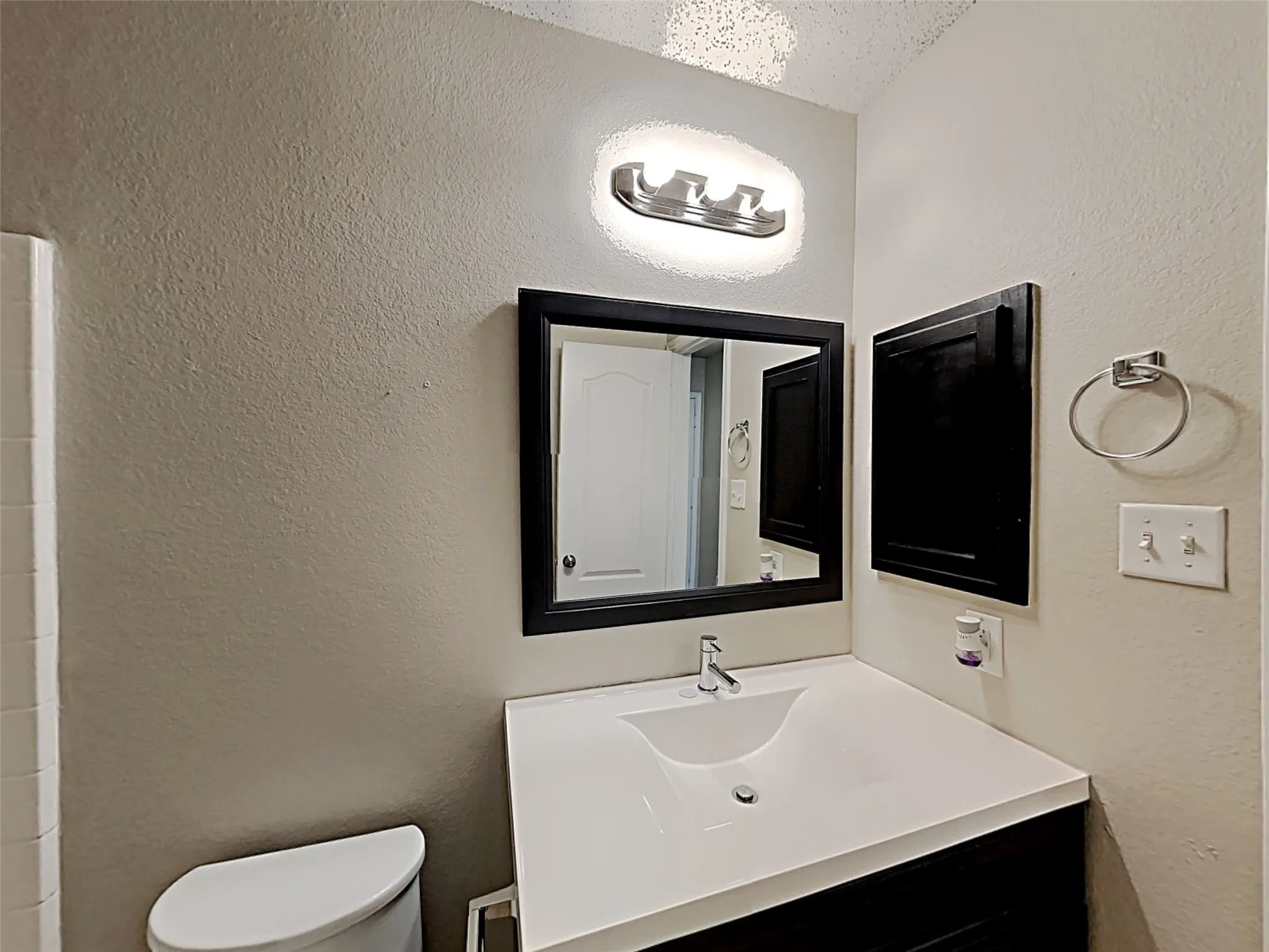Single Family Residence For Rent in Kaufman County , 1210 Hampton Drive, Forney, Texas 75126, 4 Bedroom, 2 Bathroom, 2 Garage spaces, 2,484 Sqft, built in 2002, mls#21359068, Real Estate Agent in Forney, Homes For Rent in Kaufman county, Homes For Rent in Forney, Realtor in Forney Texas, Real Estate Brokerage Independent Realty Texas, Luminita Cordes Realtor