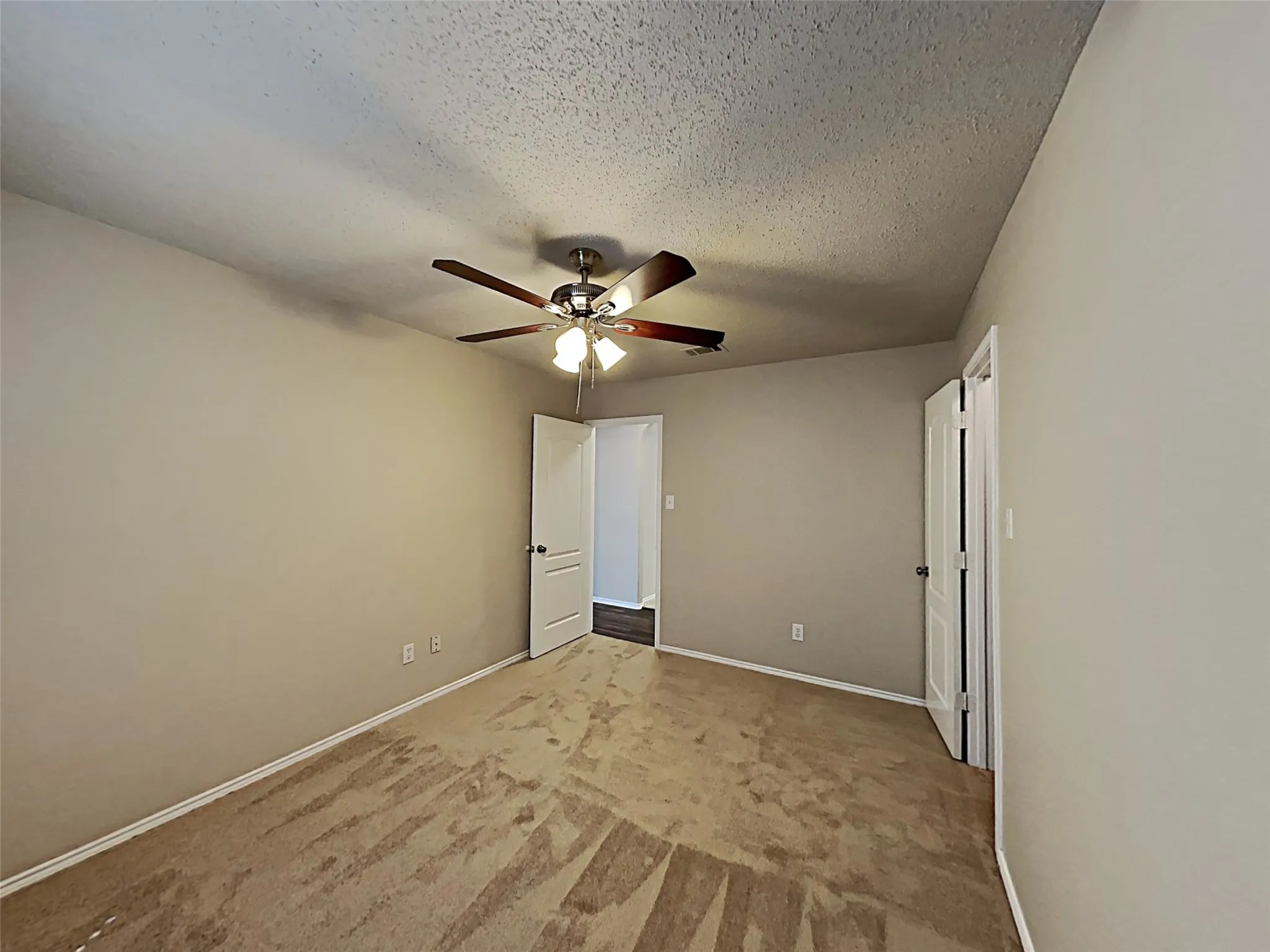 Single Family Residence For Rent in Kaufman County , 1210 Hampton Drive, Forney, Texas 75126, 4 Bedroom, 2 Bathroom, 2 Garage spaces, 2,484 Sqft, built in 2002, mls#21359068, Real Estate Agent in Forney, Homes For Rent in Kaufman county, Homes For Rent in Forney, Realtor in Forney Texas, Real Estate Brokerage Independent Realty Texas, Luminita Cordes Realtor