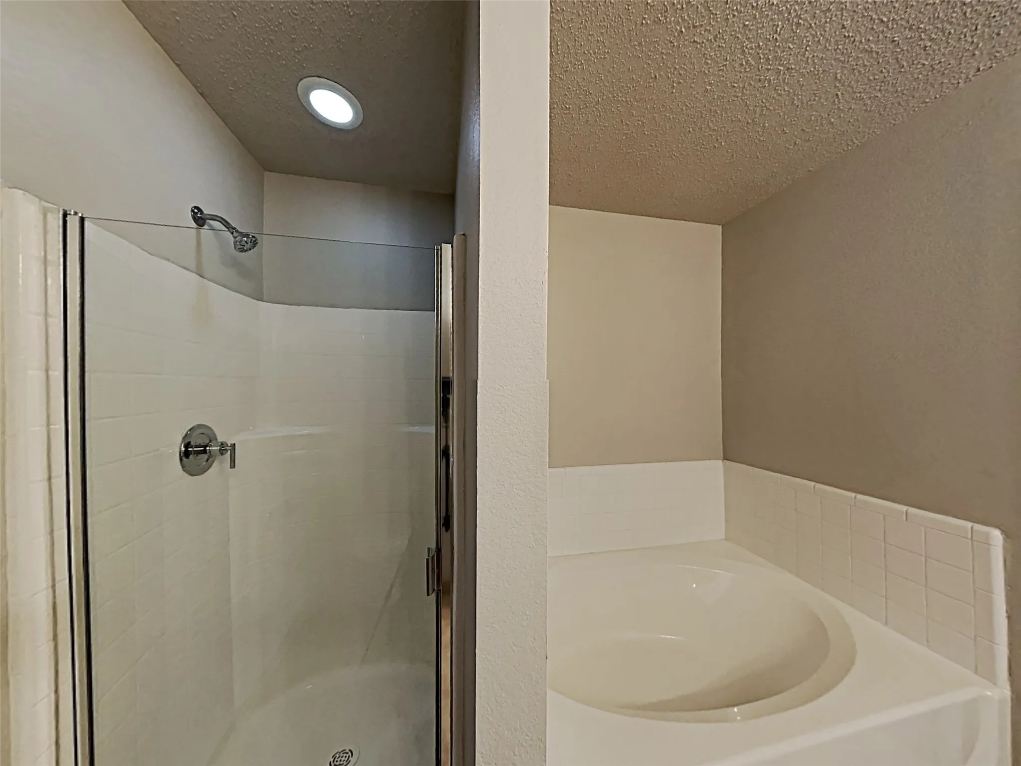 Single Family Residence For Rent in Kaufman County , 1210 Hampton Drive, Forney, Texas 75126, 4 Bedroom, 2 Bathroom, 2 Garage spaces, 2,484 Sqft, built in 2002, mls#21359068, Real Estate Agent in Forney, Homes For Rent in Kaufman county, Homes For Rent in Forney, Realtor in Forney Texas, Real Estate Brokerage Independent Realty Texas, Luminita Cordes Realtor