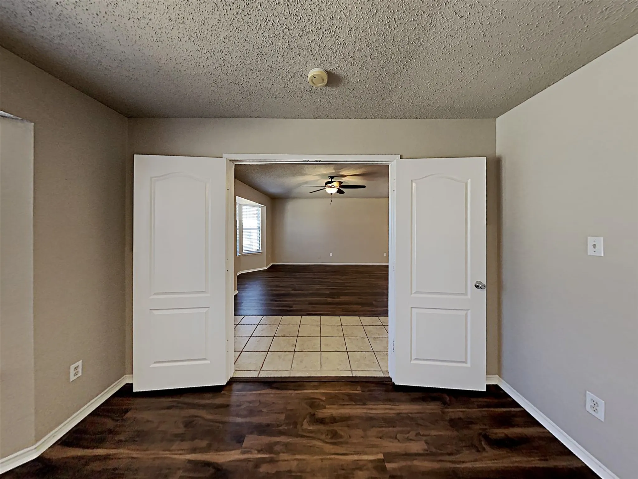 Single Family Residence For Rent in Kaufman County , 1210 Hampton Drive, Forney, Texas 75126, 4 Bedroom, 2 Bathroom, 2 Garage spaces, 2,484 Sqft, built in 2002, mls#21359068, Real Estate Agent in Forney, Homes For Rent in Kaufman county, Homes For Rent in Forney, Realtor in Forney Texas, Real Estate Brokerage Independent Realty Texas, Luminita Cordes Realtor