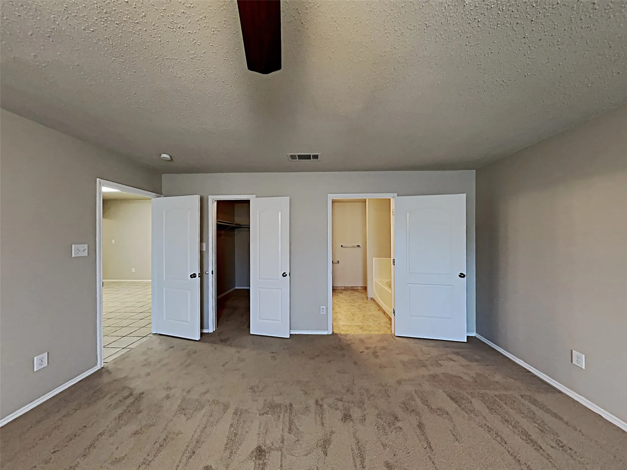 Single Family Residence For Rent in Kaufman County , 1210 Hampton Drive, Forney, Texas 75126, 4 Bedroom, 2 Bathroom, 2 Garage spaces, 2,484 Sqft, built in 2002, mls#21359068, Real Estate Agent in Forney, Homes For Rent in Kaufman county, Homes For Rent in Forney, Realtor in Forney Texas, Real Estate Brokerage Independent Realty Texas, Luminita Cordes Realtor