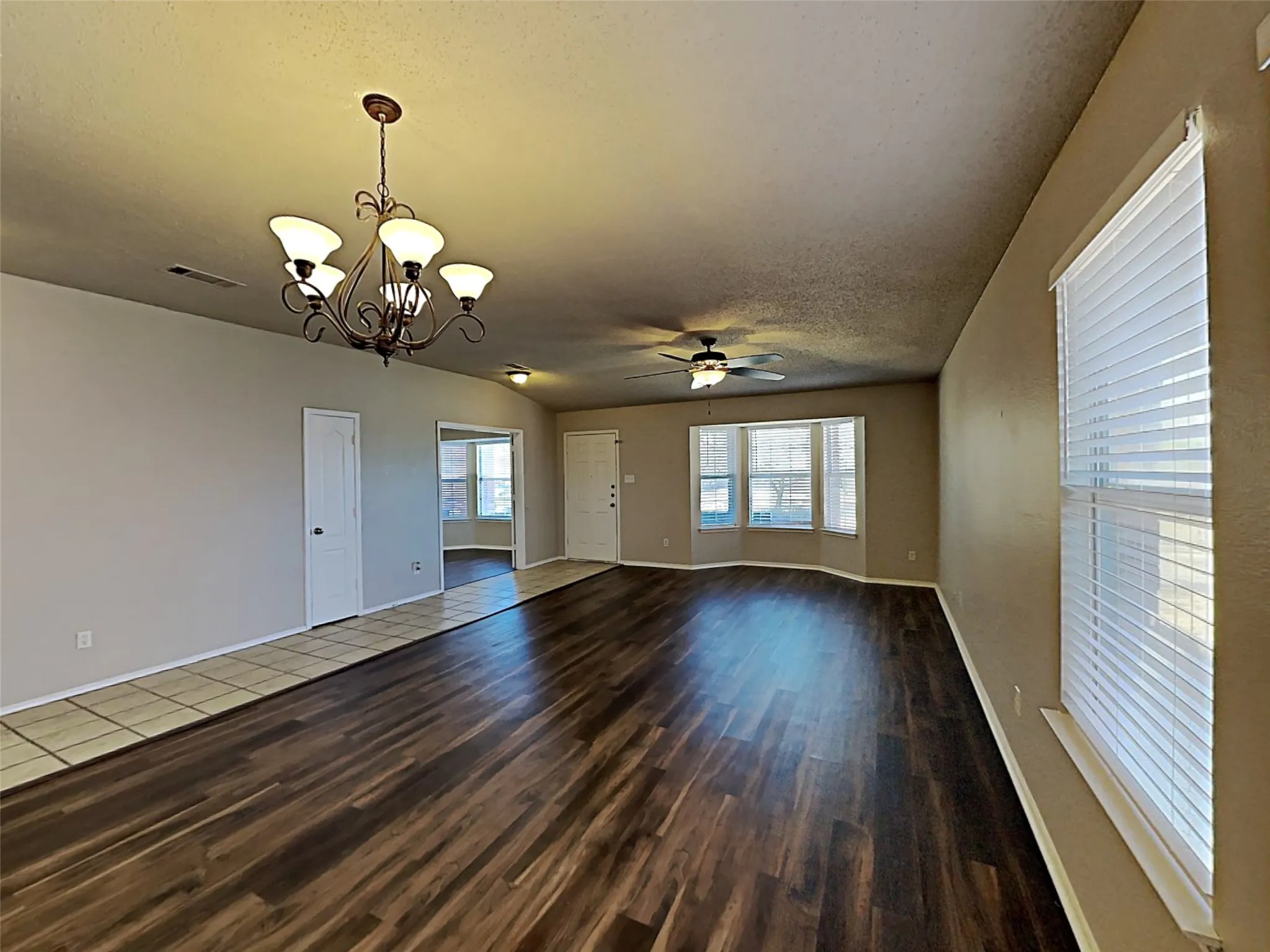 Single Family Residence For Rent in Kaufman County , 1210 Hampton Drive, Forney, Texas 75126, 4 Bedroom, 2 Bathroom, 2 Garage spaces, 2,484 Sqft, built in 2002, mls#21359068, Real Estate Agent in Forney, Homes For Rent in Kaufman county, Homes For Rent in Forney, Realtor in Forney Texas, Real Estate Brokerage Independent Realty Texas, Luminita Cordes Realtor