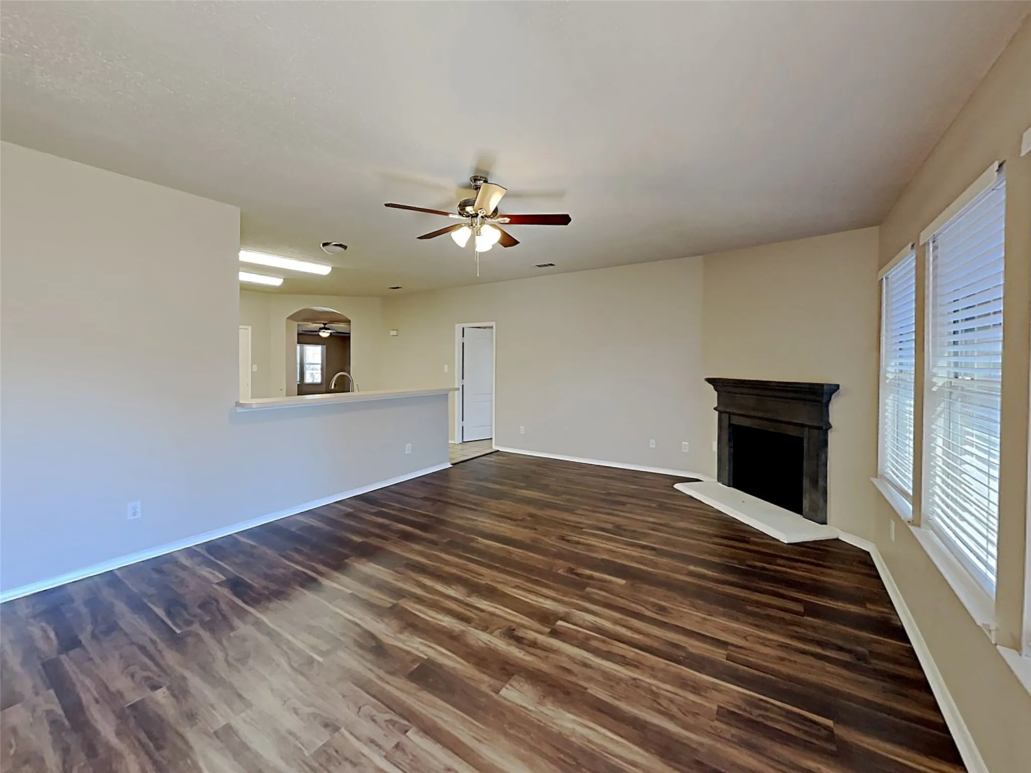 Single Family Residence For Rent in Kaufman County , 1210 Hampton Drive, Forney, Texas 75126, 4 Bedroom, 2 Bathroom, 2 Garage spaces, 2,484 Sqft, built in 2002, mls#21359068, Real Estate Agent in Forney, Homes For Rent in Kaufman county, Homes For Rent in Forney, Realtor in Forney Texas, Real Estate Brokerage Independent Realty Texas, Luminita Cordes Realtor