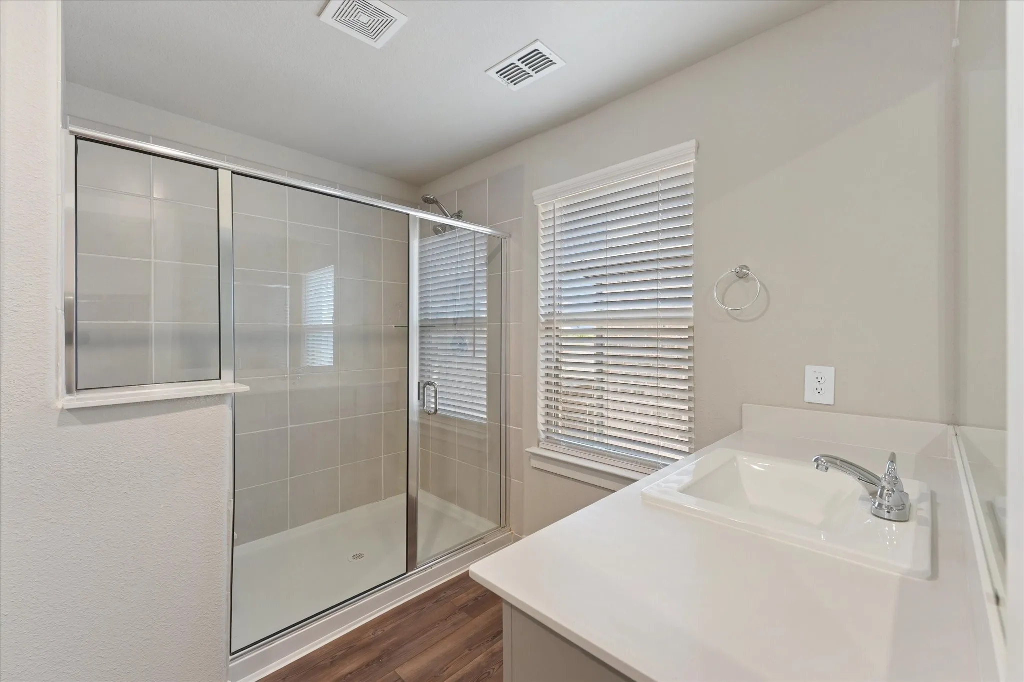 Single Family Residence For Rent in Collin County , 2616 Gaulding Street, Royse City, Texas 75189, 3 Bedroom, 3 Bathroom, 2 Garage spaces, 1,941 Sqft, built in 2022, mls#21359037, Real Estate Agent in Royse City, Homes For Rent in Collin county, Homes For Rent in Royse City, Realtor in Royse City Texas, Real Estate Brokerage Independent Realty Texas, Luminita Cordes Realtor