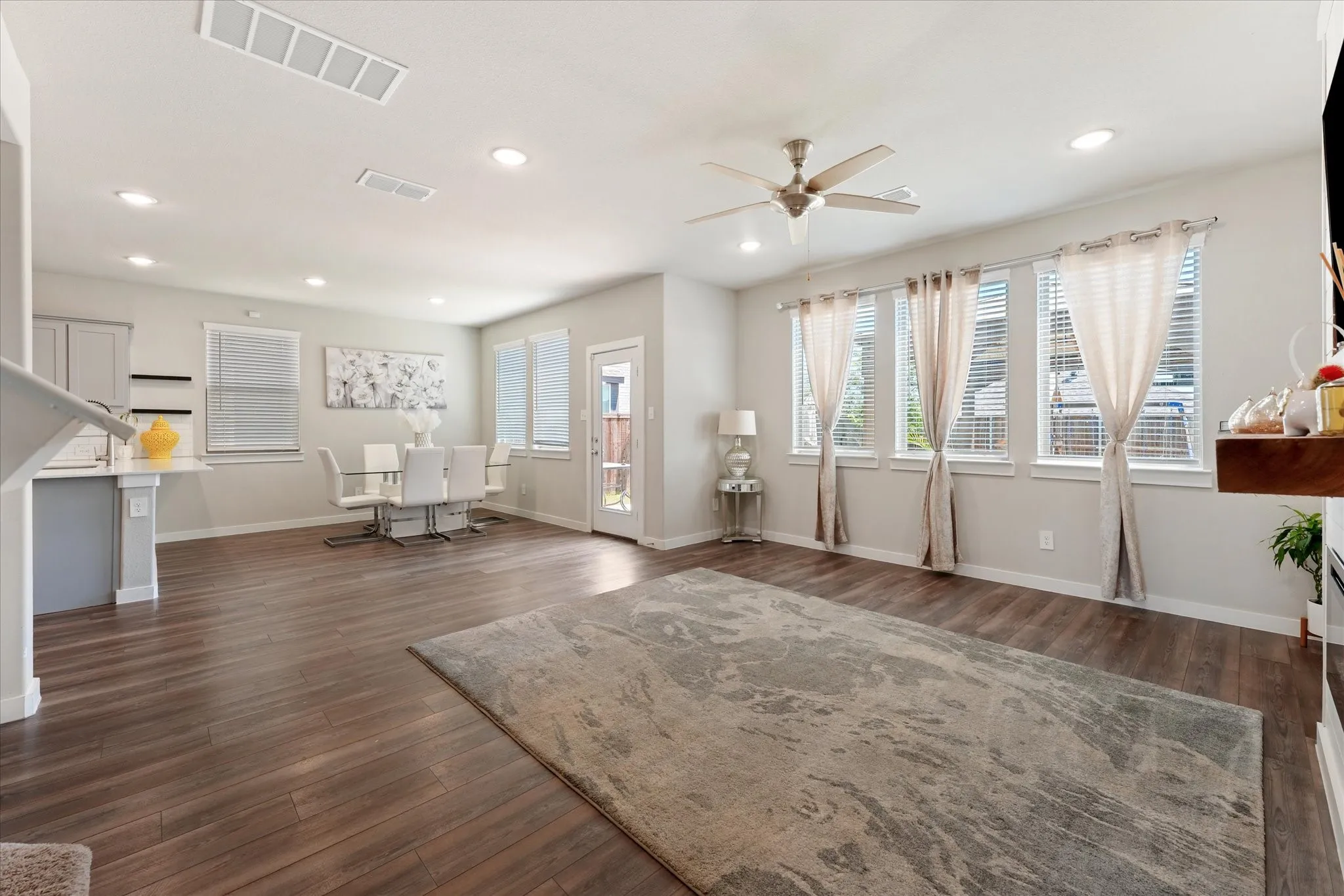 Single Family Residence For Rent in Collin County , 2616 Gaulding Street, Royse City, Texas 75189, 3 Bedroom, 3 Bathroom, 2 Garage spaces, 1,941 Sqft, built in 2022, mls#21359037, Real Estate Agent in Royse City, Homes For Rent in Collin county, Homes For Rent in Royse City, Realtor in Royse City Texas, Real Estate Brokerage Independent Realty Texas, Luminita Cordes Realtor