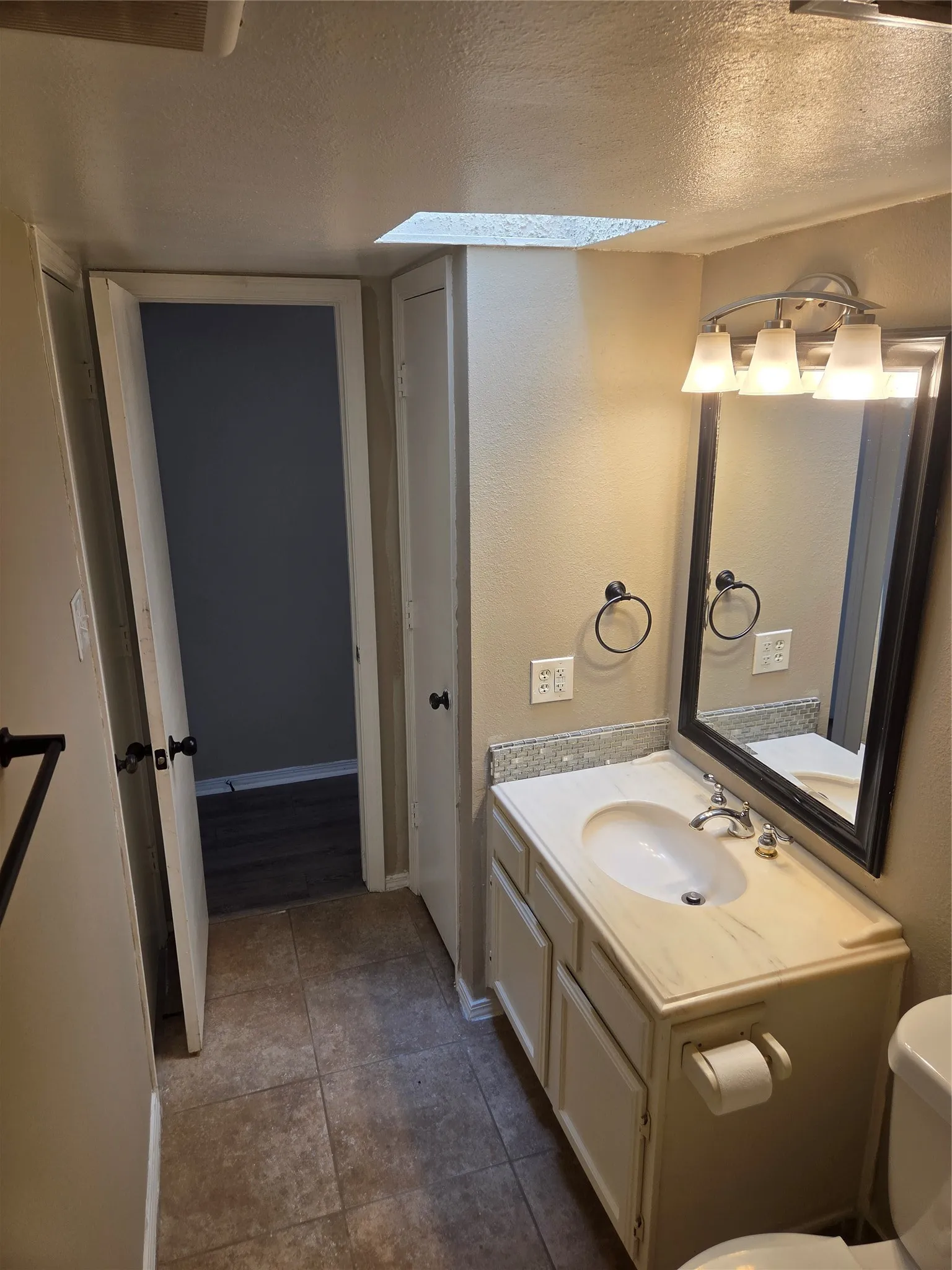 Single Family Residence For Rent in Tarrant County , 9977 Pack Saddle Trail, Fort Worth, Texas 76108, 2 Bedroom, 1 Bathroom, 1 Garage spaces, 768 Sqft, built in 1984, mls#21358063, Real Estate Agent in Fort Worth, Homes For Rent in Tarrant county, Homes For Rent in Fort Worth, Realtor in Fort Worth Texas, Real Estate Brokerage Independent Realty Texas, Luminita Cordes Realtor