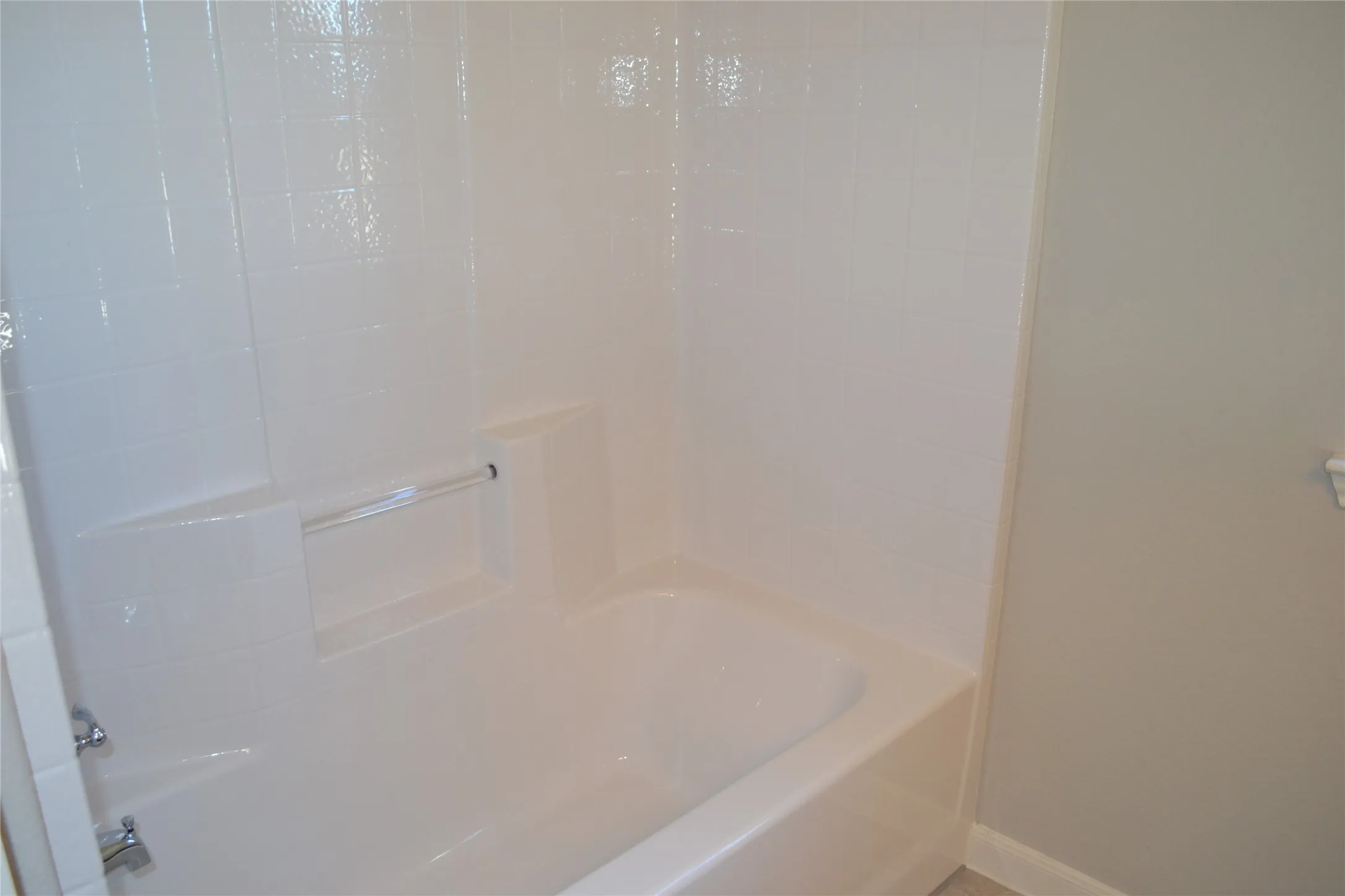 Single Family Residence For Rent in Kaufman County , 5090 Royal Springs Drive, Forney, Texas 75126, 4 Bedroom, 3 Bathroom, 2 Garage spaces, 2,206 Sqft, built in 2017, mls#21359118, Real Estate Agent in Forney, Homes For Rent in Kaufman county, Homes For Rent in Forney, Realtor in Forney Texas, Real Estate Brokerage Independent Realty Texas, Luminita Cordes Realtor