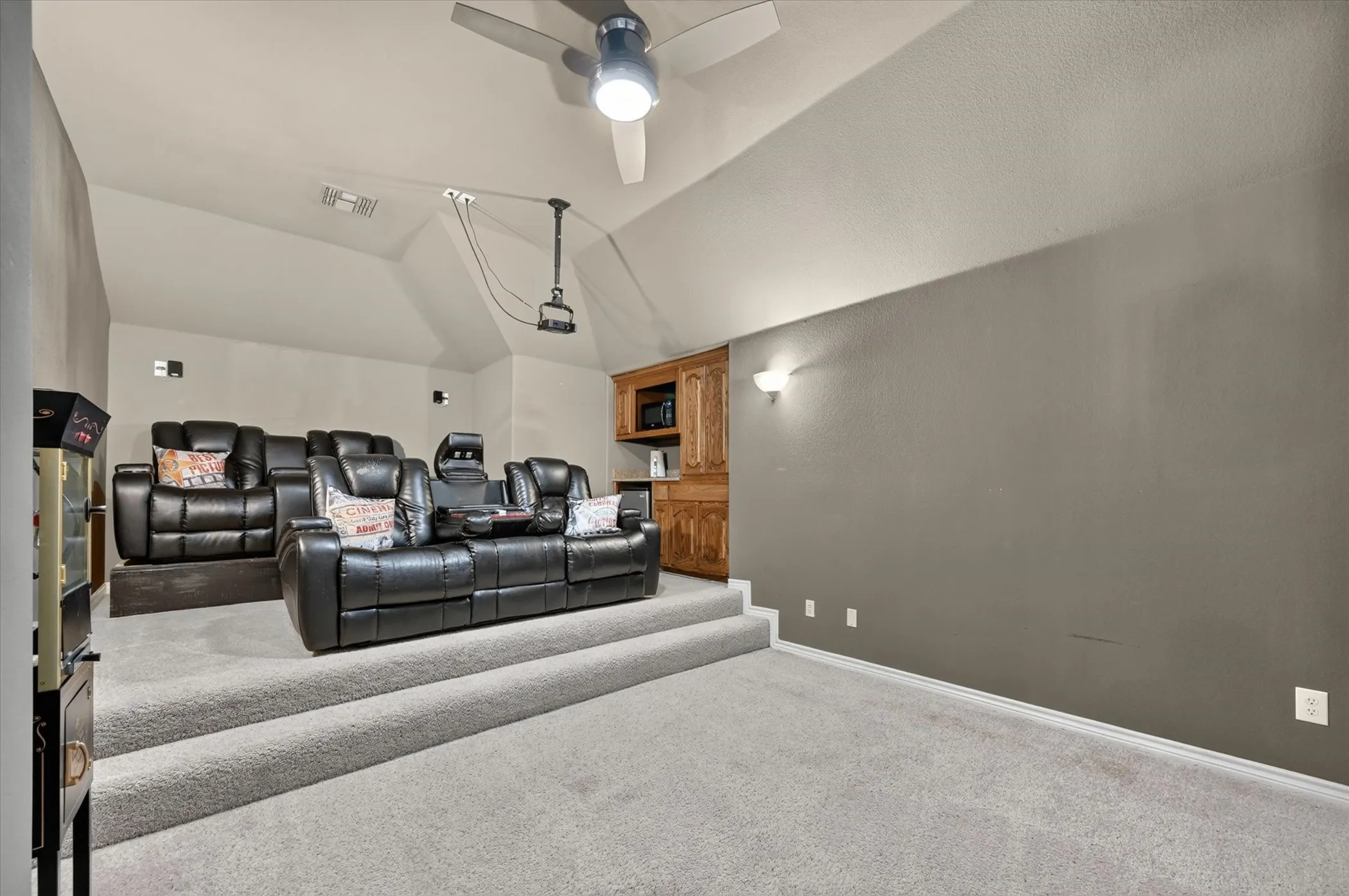 Single Family Residence For Sale in Tarrant County , 12336 Fairway Meadows Drive, Fort Worth, Texas 76179, 5 Bedroom, 4 Bathroom, 2 Garage spaces, 4,282 Sqft, built in 2007, mls#21359050, Real Estate Agent in Fort Worth, Homes For Sale in Tarrant county, Homes For Sale in Fort Worth, Realtor in Fort Worth Texas, Real Estate Brokerage Independent Realty Texas, Luminita Cordes Realtor