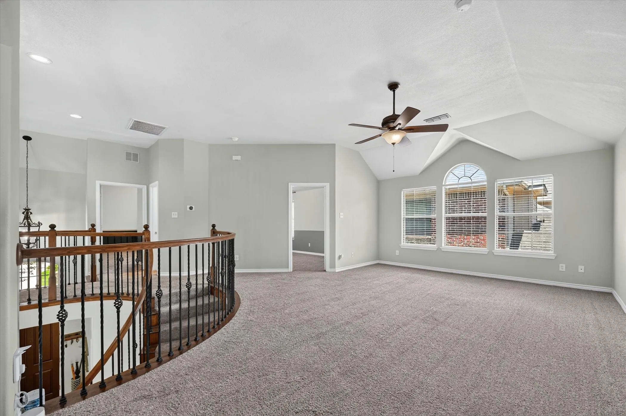 Single Family Residence For Sale in Tarrant County , 12336 Fairway Meadows Drive, Fort Worth, Texas 76179, 5 Bedroom, 4 Bathroom, 2 Garage spaces, 4,282 Sqft, built in 2007, mls#21359050, Real Estate Agent in Fort Worth, Homes For Sale in Tarrant county, Homes For Sale in Fort Worth, Realtor in Fort Worth Texas, Real Estate Brokerage Independent Realty Texas, Luminita Cordes Realtor