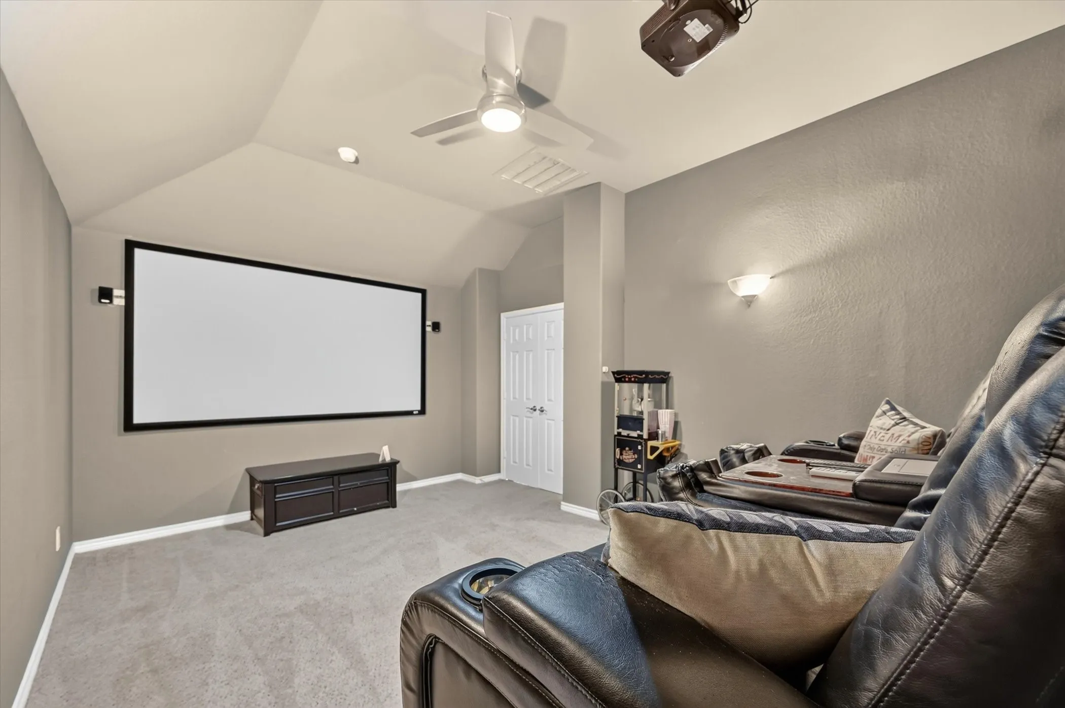 Single Family Residence For Sale in Tarrant County , 12336 Fairway Meadows Drive, Fort Worth, Texas 76179, 5 Bedroom, 4 Bathroom, 2 Garage spaces, 4,282 Sqft, built in 2007, mls#21359050, Real Estate Agent in Fort Worth, Homes For Sale in Tarrant county, Homes For Sale in Fort Worth, Realtor in Fort Worth Texas, Real Estate Brokerage Independent Realty Texas, Luminita Cordes Realtor