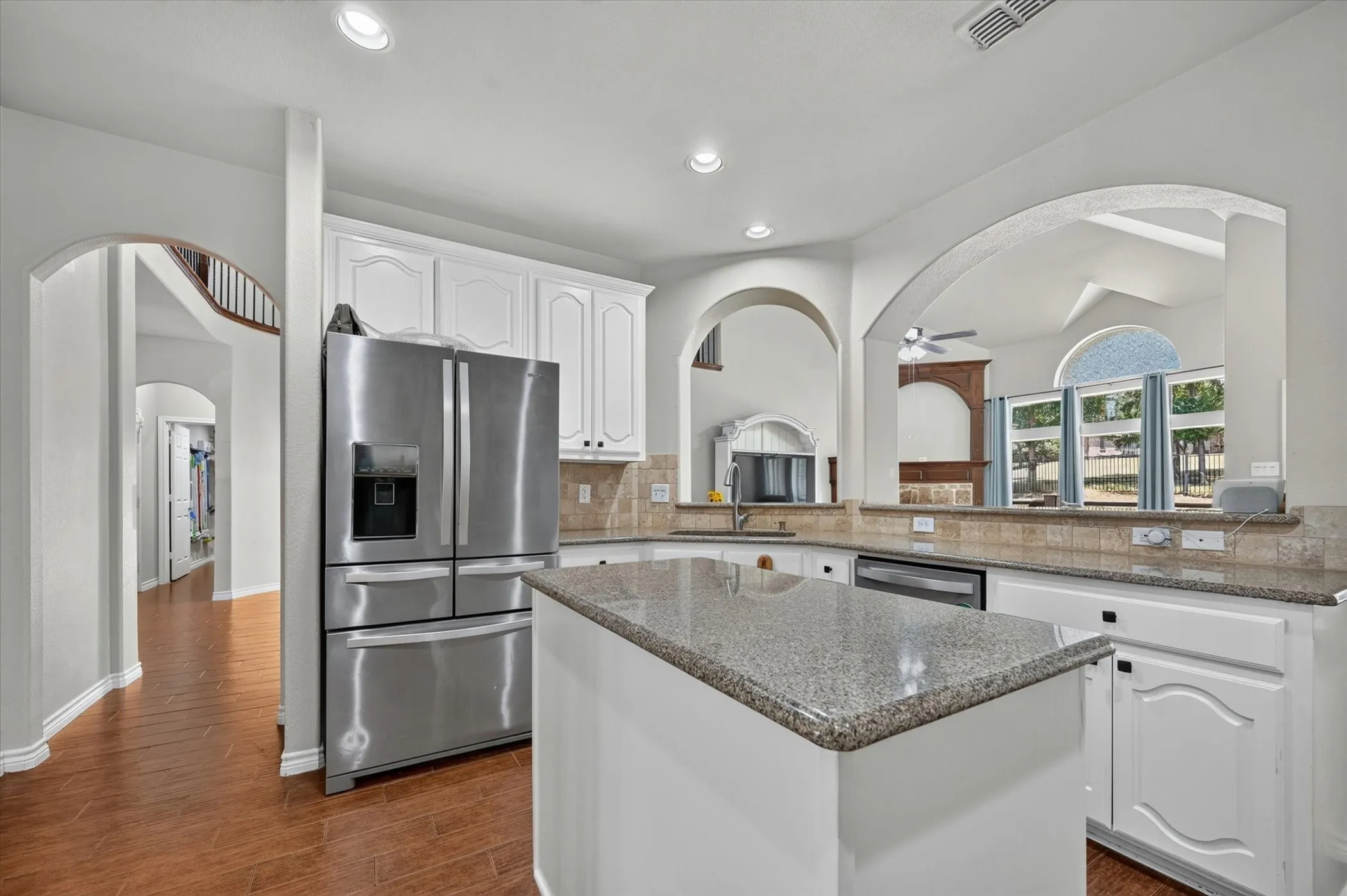 Single Family Residence For Sale in Tarrant County , 12336 Fairway Meadows Drive, Fort Worth, Texas 76179, 5 Bedroom, 4 Bathroom, 2 Garage spaces, 4,282 Sqft, built in 2007, mls#21359050, Real Estate Agent in Fort Worth, Homes For Sale in Tarrant county, Homes For Sale in Fort Worth, Realtor in Fort Worth Texas, Real Estate Brokerage Independent Realty Texas, Luminita Cordes Realtor