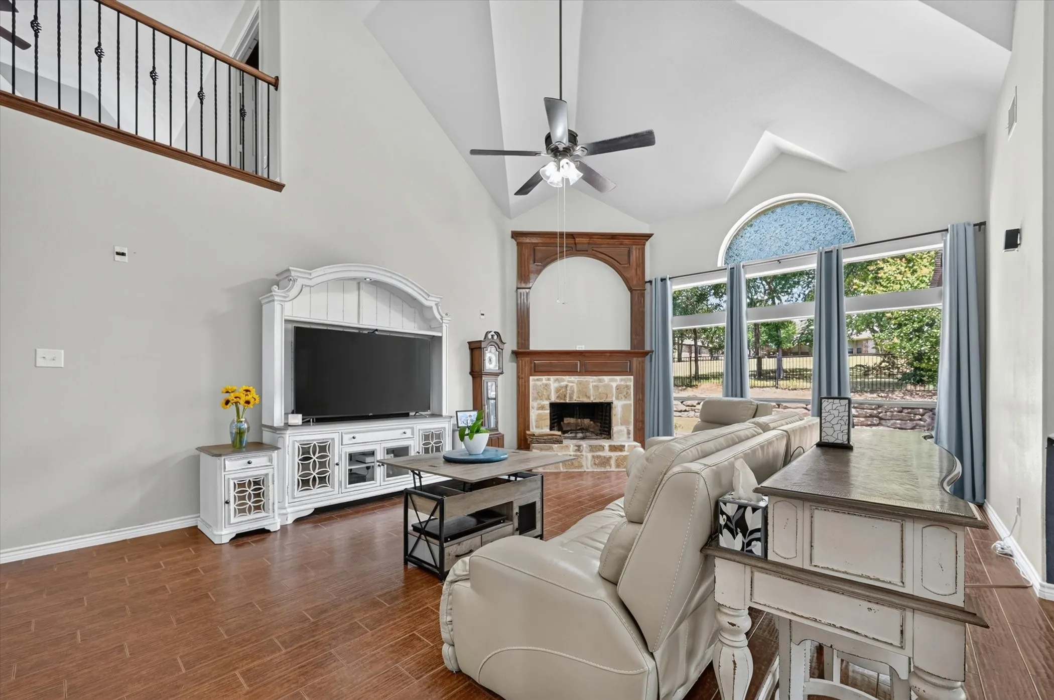 Single Family Residence For Sale in Tarrant County , 12336 Fairway Meadows Drive, Fort Worth, Texas 76179, 5 Bedroom, 4 Bathroom, 2 Garage spaces, 4,282 Sqft, built in 2007, mls#21359050, Real Estate Agent in Fort Worth, Homes For Sale in Tarrant county, Homes For Sale in Fort Worth, Realtor in Fort Worth Texas, Real Estate Brokerage Independent Realty Texas, Luminita Cordes Realtor