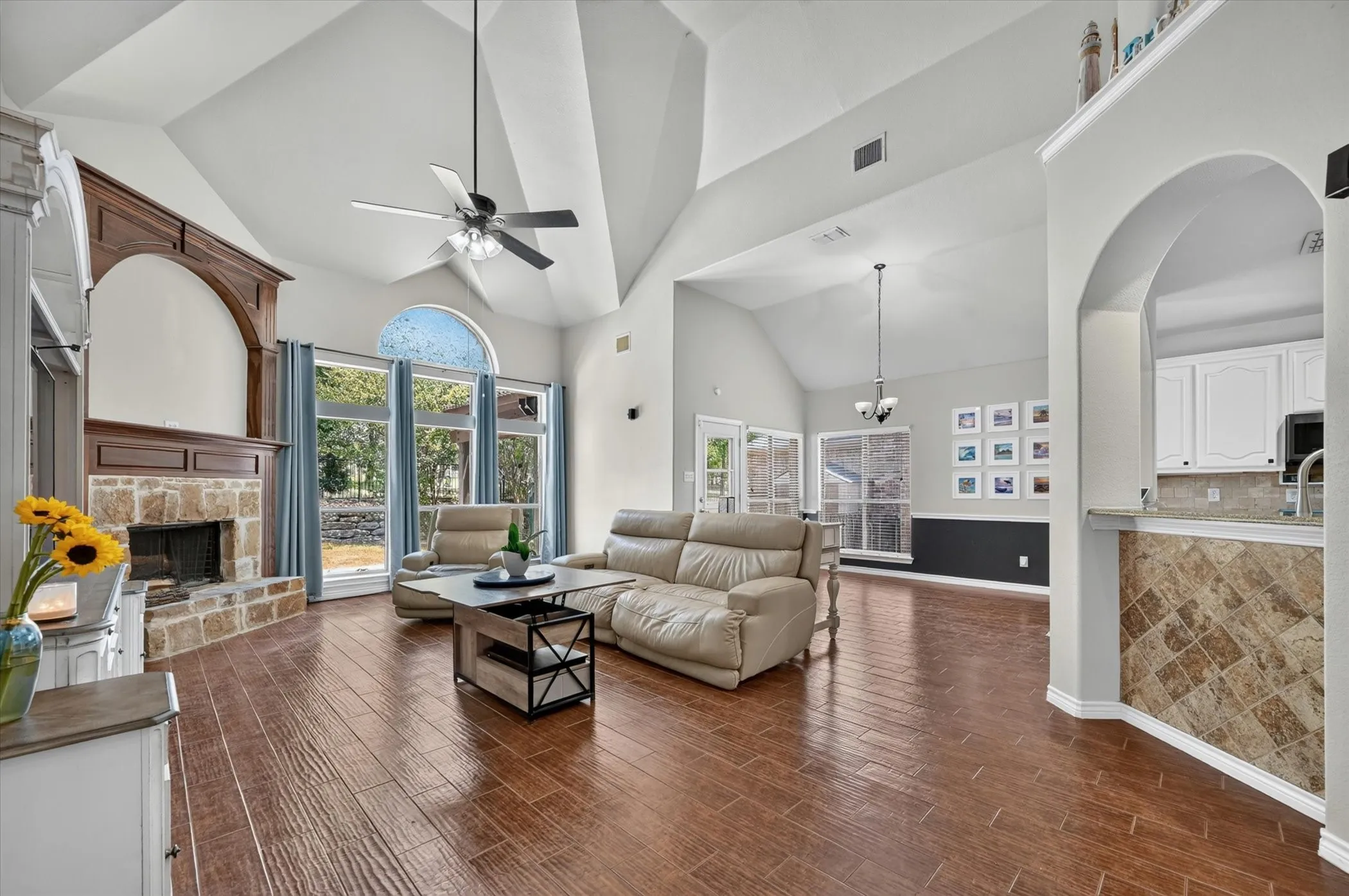 Single Family Residence For Sale in Tarrant County , 12336 Fairway Meadows Drive, Fort Worth, Texas 76179, 5 Bedroom, 4 Bathroom, 2 Garage spaces, 4,282 Sqft, built in 2007, mls#21359050, Real Estate Agent in Fort Worth, Homes For Sale in Tarrant county, Homes For Sale in Fort Worth, Realtor in Fort Worth Texas, Real Estate Brokerage Independent Realty Texas, Luminita Cordes Realtor