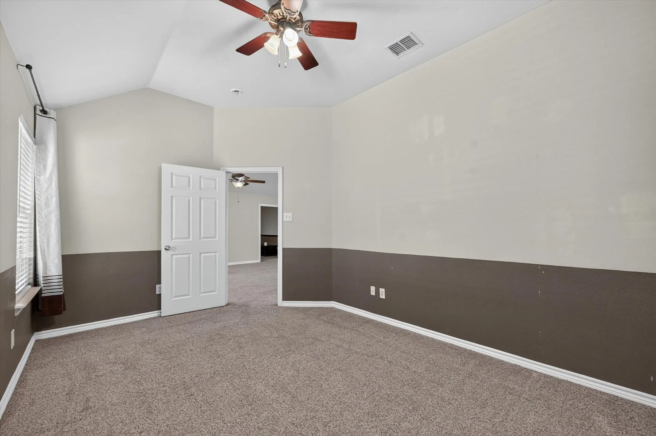 Single Family Residence For Sale in Tarrant County , 12336 Fairway Meadows Drive, Fort Worth, Texas 76179, 5 Bedroom, 4 Bathroom, 2 Garage spaces, 4,282 Sqft, built in 2007, mls#21359050, Real Estate Agent in Fort Worth, Homes For Sale in Tarrant county, Homes For Sale in Fort Worth, Realtor in Fort Worth Texas, Real Estate Brokerage Independent Realty Texas, Luminita Cordes Realtor