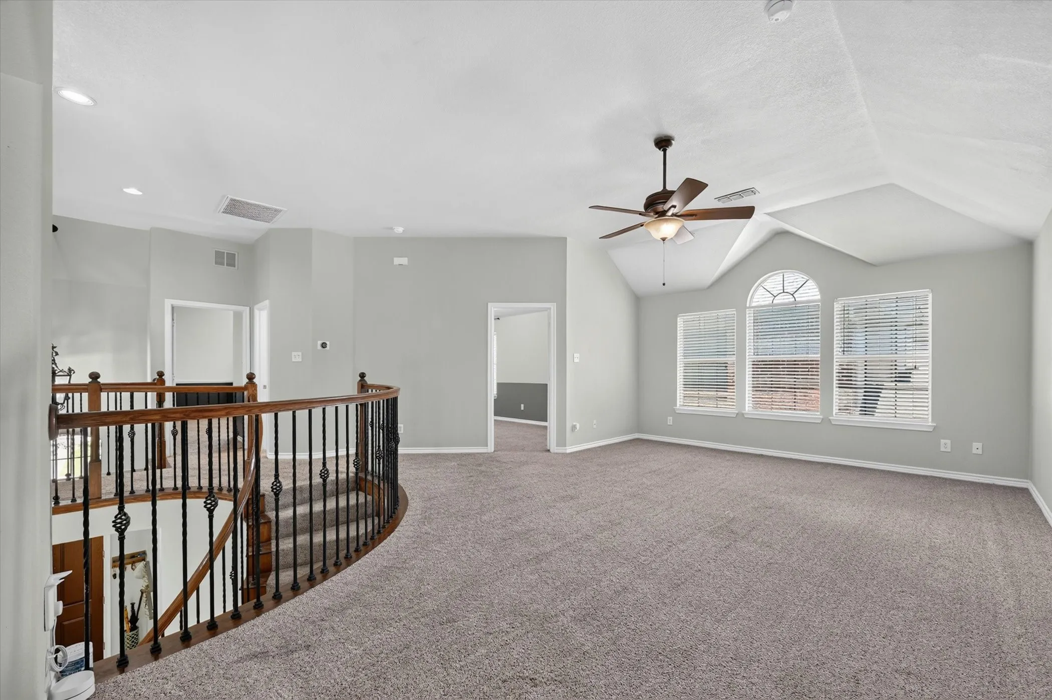 Single Family Residence For Sale in Tarrant County , 12336 Fairway Meadows Drive, Fort Worth, Texas 76179, 5 Bedroom, 4 Bathroom, 2 Garage spaces, 4,282 Sqft, built in 2007, mls#21359050, Real Estate Agent in Fort Worth, Homes For Sale in Tarrant county, Homes For Sale in Fort Worth, Realtor in Fort Worth Texas, Real Estate Brokerage Independent Realty Texas, Luminita Cordes Realtor
