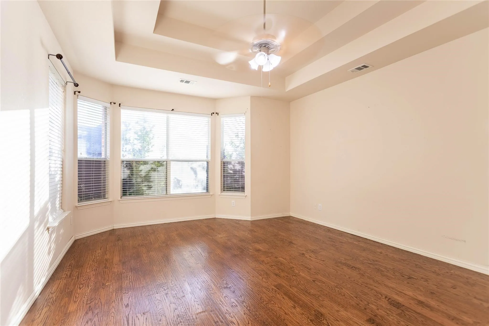 Single Family Residence For Rent in Collin County , 413 Brookmere Lane, Murphy, Texas 75094, 4 Bedroom, 4 Bathroom, 2 Garage spaces, 3,169 Sqft, built in 2004, mls#21359121, Real Estate Agent in Murphy, Homes For Rent in Collin county, Homes For Rent in Murphy, Realtor in Murphy Texas, Real Estate Brokerage Independent Realty Texas, Luminita Cordes Realtor
