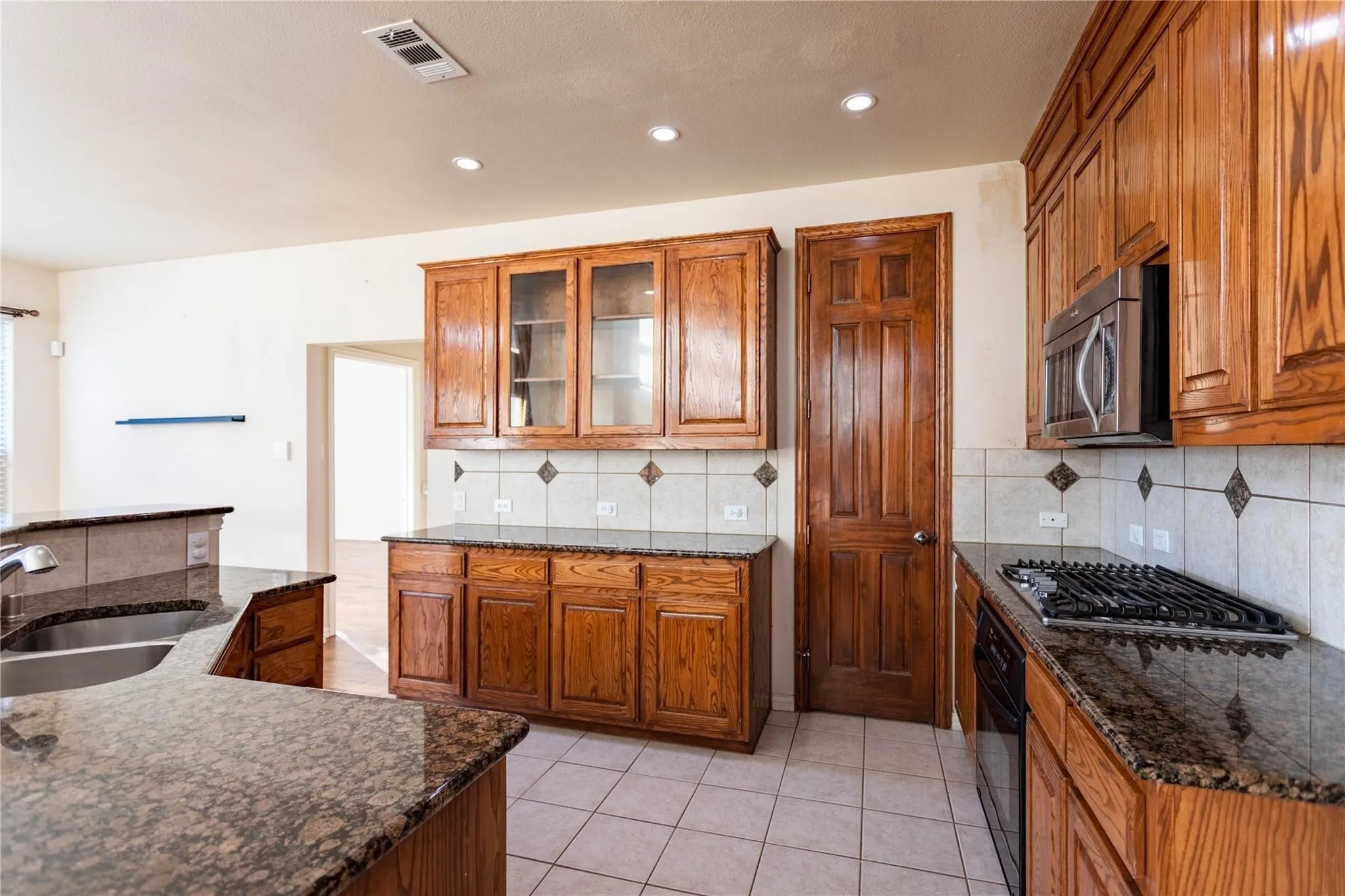 Single Family Residence For Rent in Collin County , 413 Brookmere Lane, Murphy, Texas 75094, 4 Bedroom, 4 Bathroom, 2 Garage spaces, 3,169 Sqft, built in 2004, mls#21359121, Real Estate Agent in Murphy, Homes For Rent in Collin county, Homes For Rent in Murphy, Realtor in Murphy Texas, Real Estate Brokerage Independent Realty Texas, Luminita Cordes Realtor