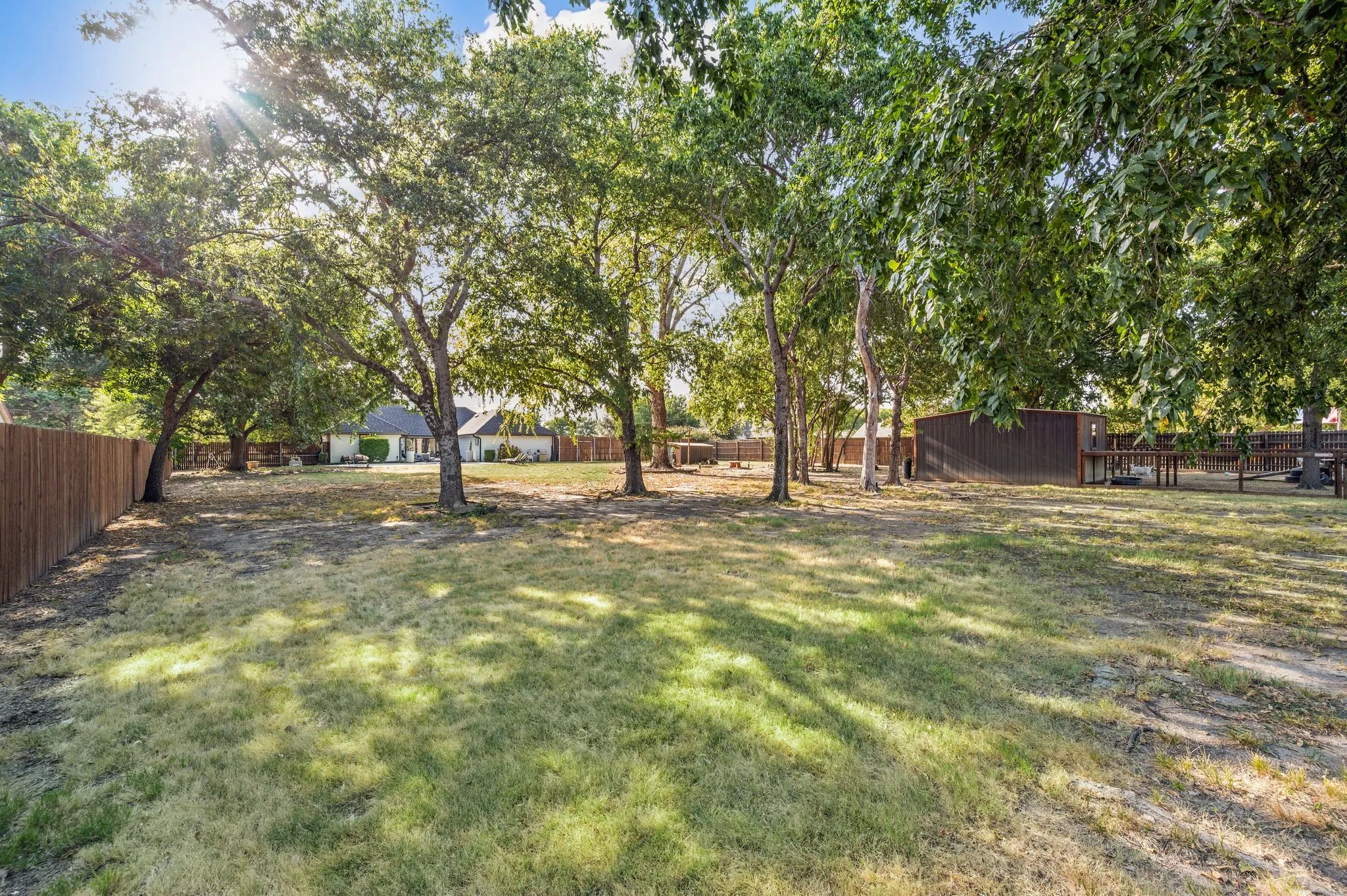 Single Family Residence For Sale in Tarrant County , 2403 N Carroll Avenue, Southlake, Texas 76092, 4 Bedroom, 3 Bathroom, 2 Garage spaces, 2,424 Sqft, built in 1984, mls#21358388, Real Estate Agent in Southlake, Homes For Sale in Tarrant county, Homes For Sale in Southlake, Realtor in Southlake Texas, Real Estate Brokerage Independent Realty Texas, Luminita Cordes Realtor