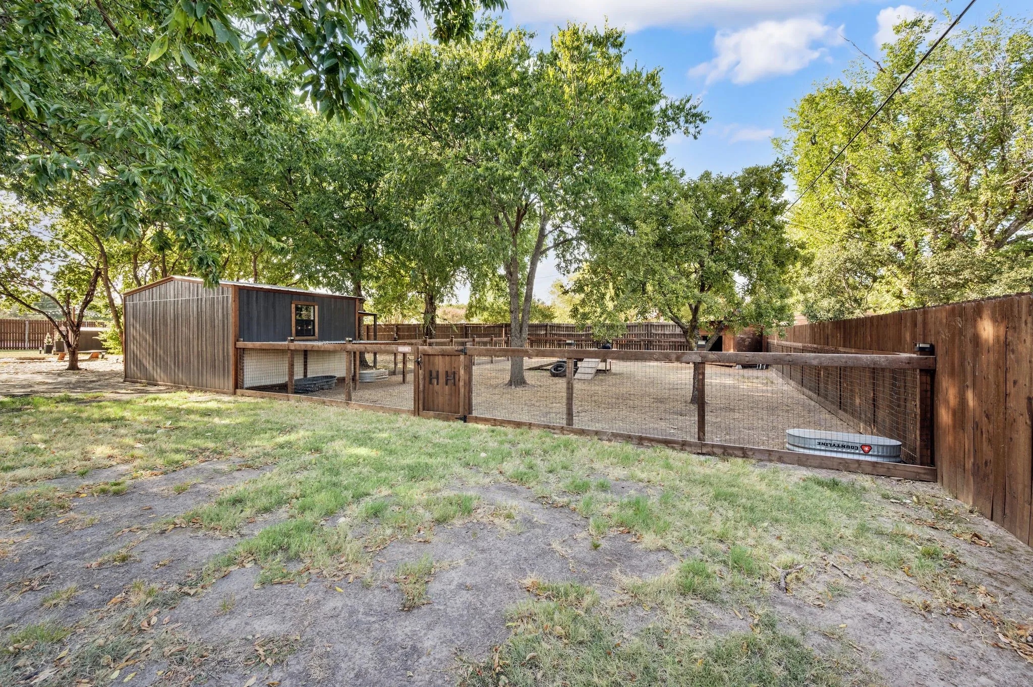 Single Family Residence For Sale in Tarrant County , 2403 N Carroll Avenue, Southlake, Texas 76092, 4 Bedroom, 3 Bathroom, 2 Garage spaces, 2,424 Sqft, built in 1984, mls#21358388, Real Estate Agent in Southlake, Homes For Sale in Tarrant county, Homes For Sale in Southlake, Realtor in Southlake Texas, Real Estate Brokerage Independent Realty Texas, Luminita Cordes Realtor