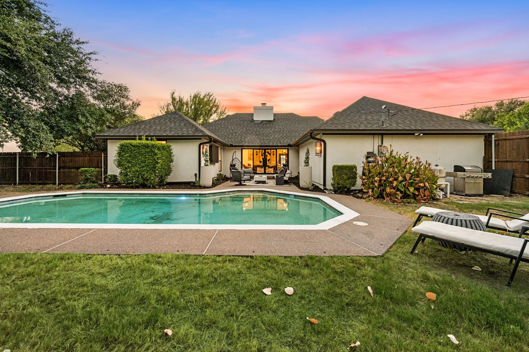 Single Family Residence For Sale in Tarrant County , 2403 N Carroll Avenue, Southlake, Texas 76092, 4 Bedroom, 3 Bathroom, 2 Garage spaces, 2,424 Sqft, built in 1984, mls#21358388, Real Estate Agent in Southlake, Homes For Sale in Tarrant county, Homes For Sale in Southlake, Realtor in Southlake Texas, Real Estate Brokerage Independent Realty Texas, Luminita Cordes Realtor
