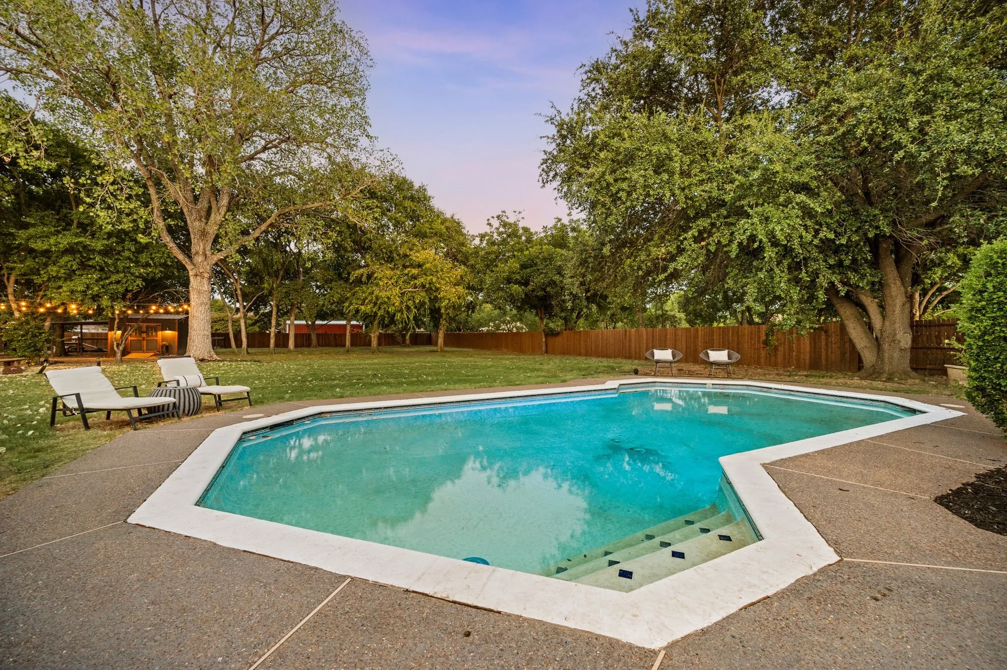 Single Family Residence For Sale in Tarrant County , 2403 N Carroll Avenue, Southlake, Texas 76092, 4 Bedroom, 3 Bathroom, 2 Garage spaces, 2,424 Sqft, built in 1984, mls#21358388, Real Estate Agent in Southlake, Homes For Sale in Tarrant county, Homes For Sale in Southlake, Realtor in Southlake Texas, Real Estate Brokerage Independent Realty Texas, Luminita Cordes Realtor