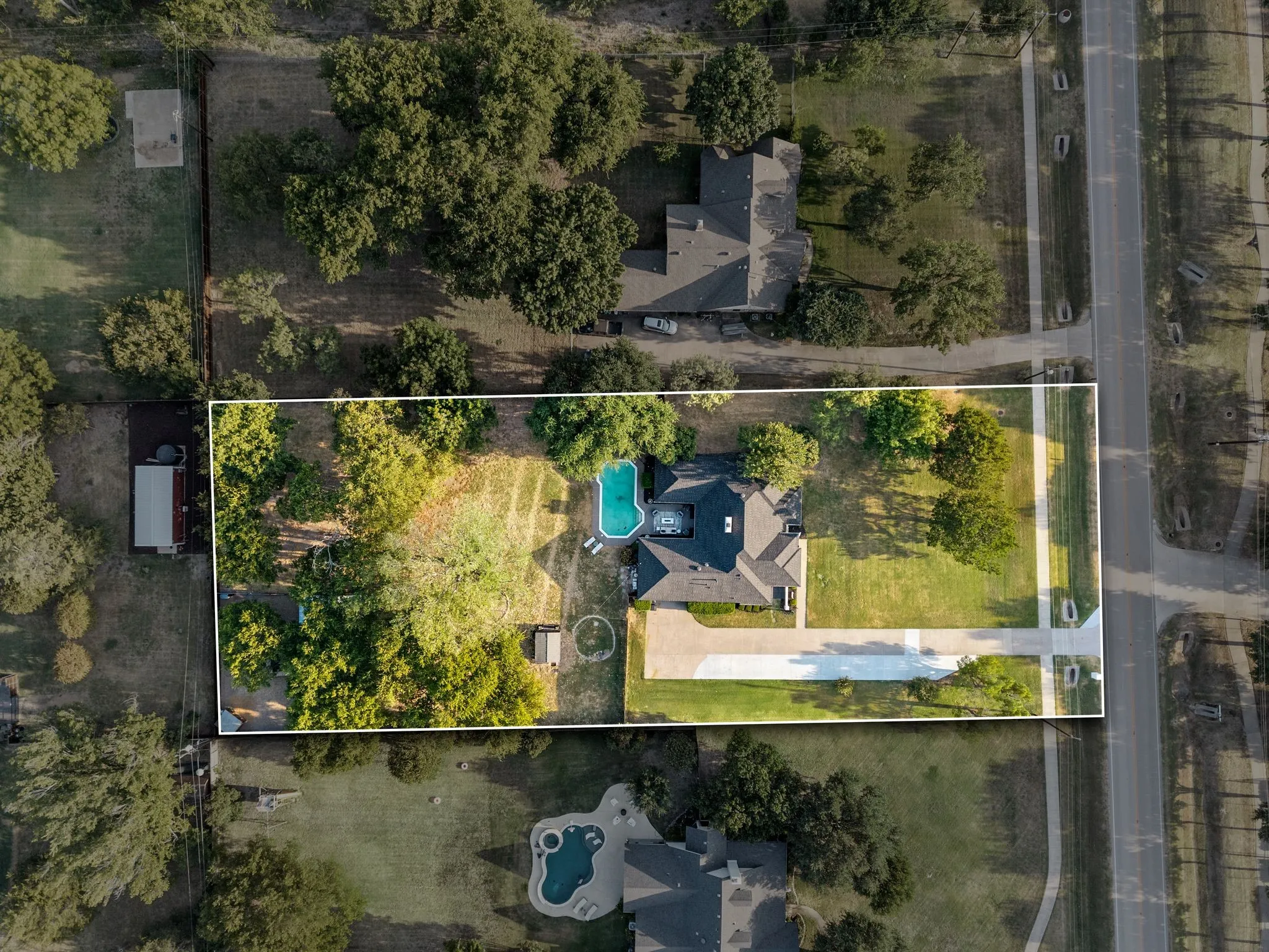 Single Family Residence For Sale in Tarrant County , 2403 N Carroll Avenue, Southlake, Texas 76092, 4 Bedroom, 3 Bathroom, 2 Garage spaces, 2,424 Sqft, built in 1984, mls#21358388, Real Estate Agent in Southlake, Homes For Sale in Tarrant county, Homes For Sale in Southlake, Realtor in Southlake Texas, Real Estate Brokerage Independent Realty Texas, Luminita Cordes Realtor