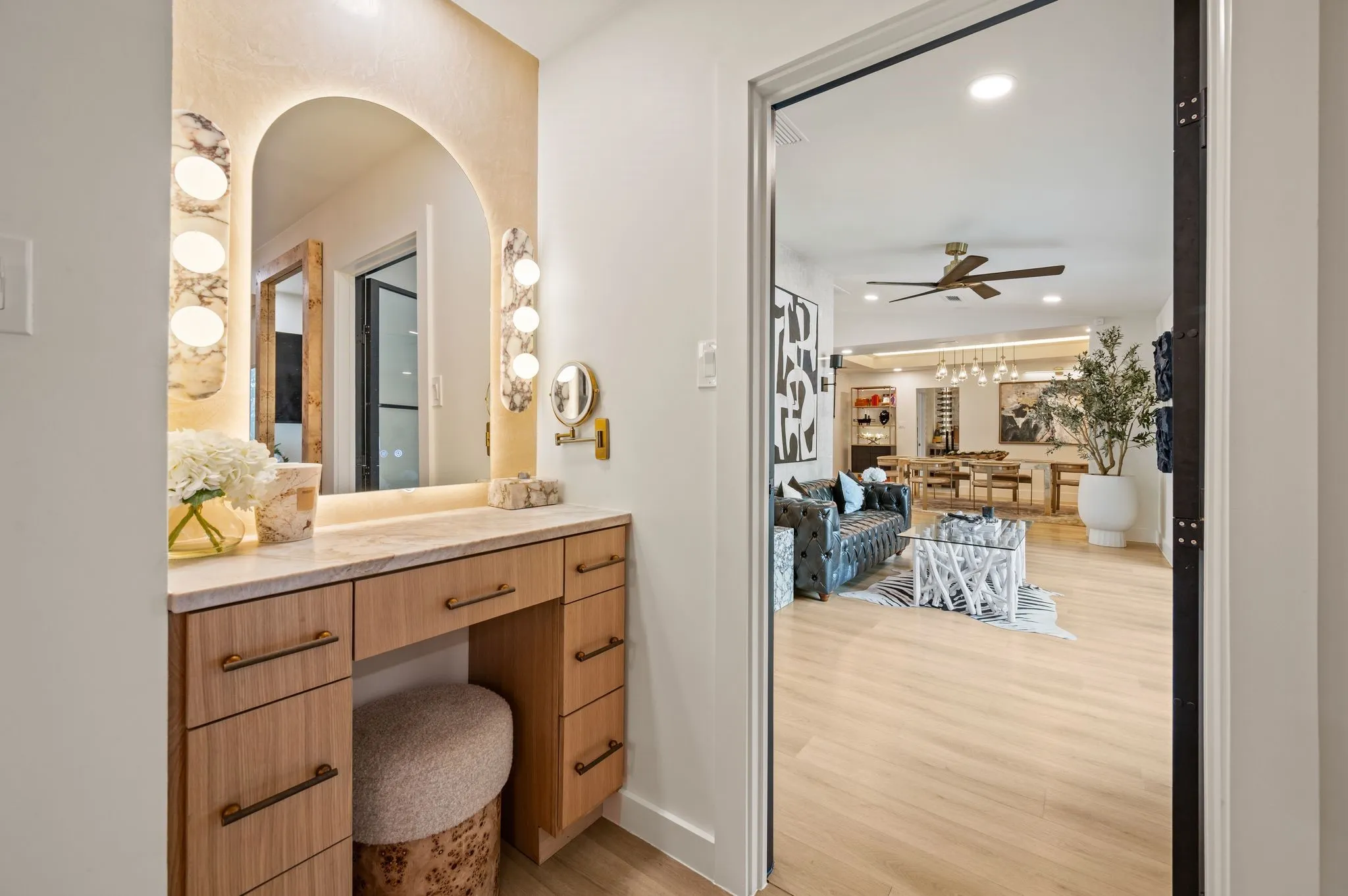 Single Family Residence For Sale in Tarrant County , 2403 N Carroll Avenue, Southlake, Texas 76092, 4 Bedroom, 3 Bathroom, 2 Garage spaces, 2,424 Sqft, built in 1984, mls#21358388, Real Estate Agent in Southlake, Homes For Sale in Tarrant county, Homes For Sale in Southlake, Realtor in Southlake Texas, Real Estate Brokerage Independent Realty Texas, Luminita Cordes Realtor