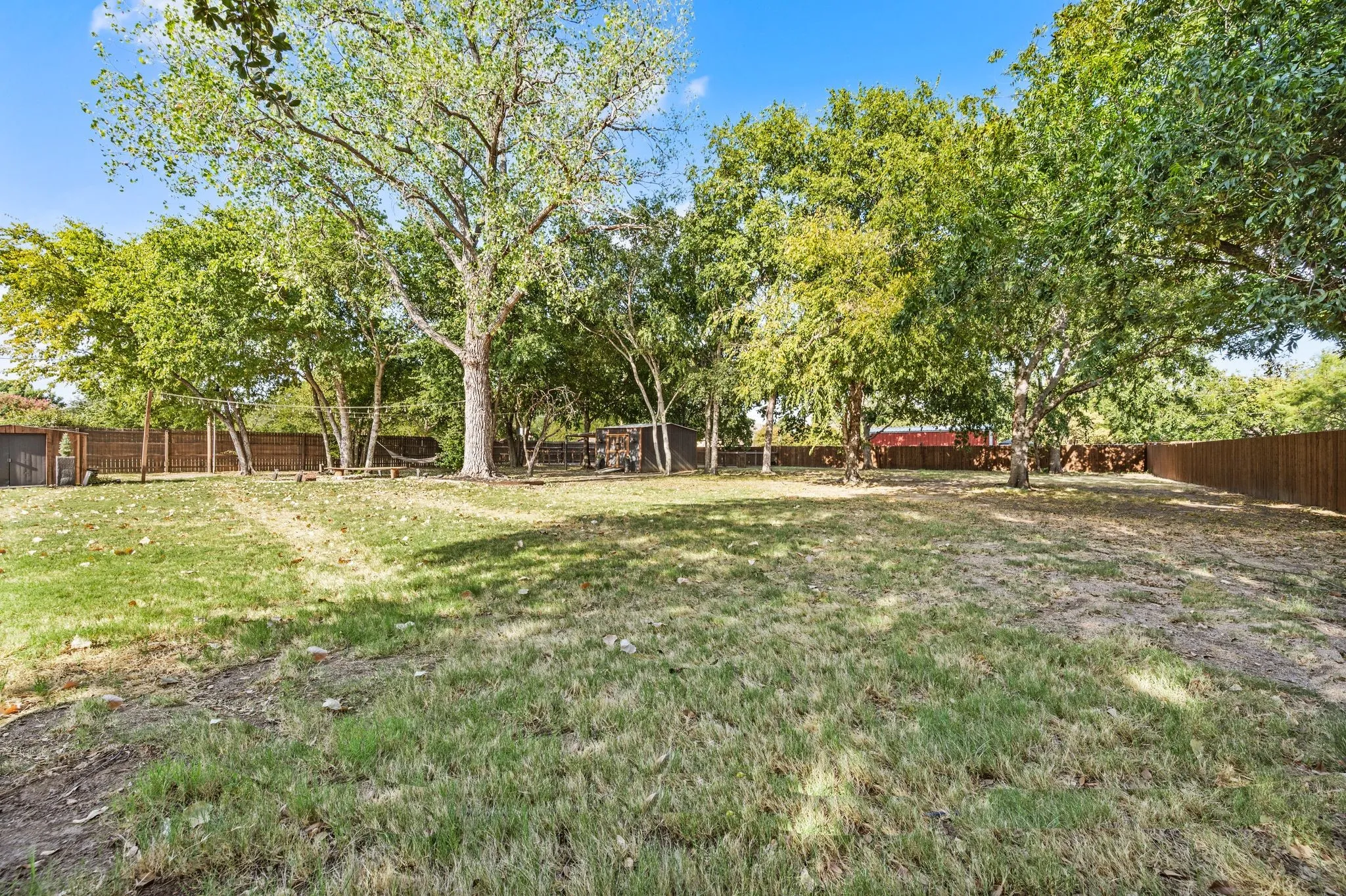 Single Family Residence For Sale in Tarrant County , 2403 N Carroll Avenue, Southlake, Texas 76092, 4 Bedroom, 3 Bathroom, 2 Garage spaces, 2,424 Sqft, built in 1984, mls#21358388, Real Estate Agent in Southlake, Homes For Sale in Tarrant county, Homes For Sale in Southlake, Realtor in Southlake Texas, Real Estate Brokerage Independent Realty Texas, Luminita Cordes Realtor