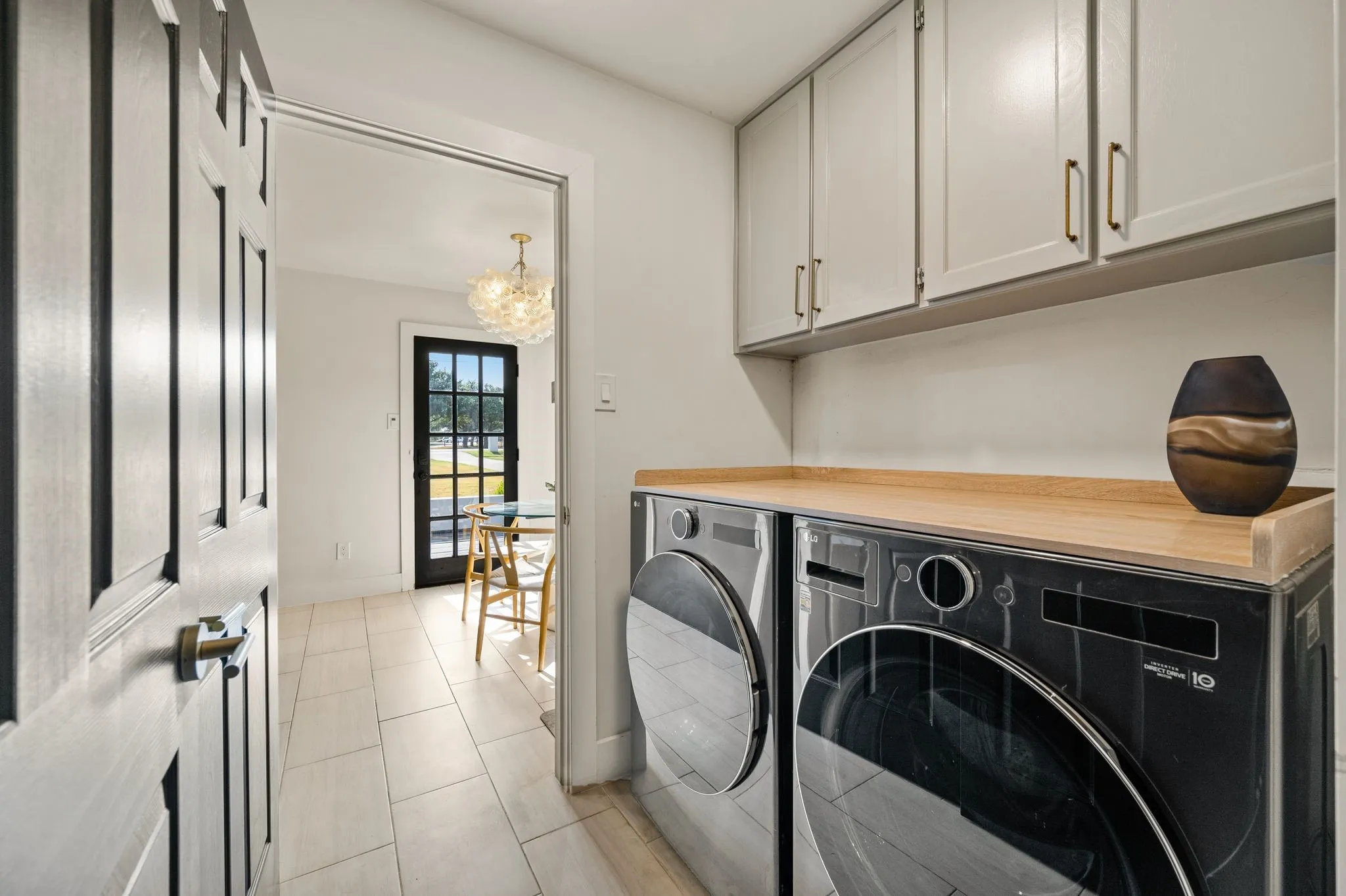 Single Family Residence For Sale in Tarrant County , 2403 N Carroll Avenue, Southlake, Texas 76092, 4 Bedroom, 3 Bathroom, 2 Garage spaces, 2,424 Sqft, built in 1984, mls#21358388, Real Estate Agent in Southlake, Homes For Sale in Tarrant county, Homes For Sale in Southlake, Realtor in Southlake Texas, Real Estate Brokerage Independent Realty Texas, Luminita Cordes Realtor