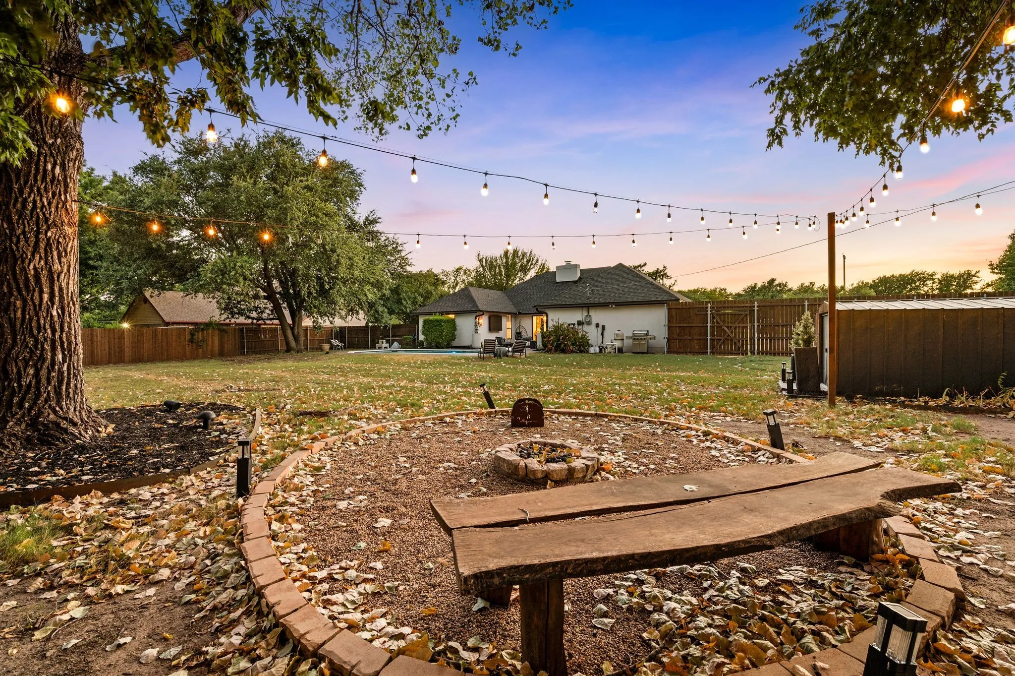 Single Family Residence For Sale in Tarrant County , 2403 N Carroll Avenue, Southlake, Texas 76092, 4 Bedroom, 3 Bathroom, 2 Garage spaces, 2,424 Sqft, built in 1984, mls#21358388, Real Estate Agent in Southlake, Homes For Sale in Tarrant county, Homes For Sale in Southlake, Realtor in Southlake Texas, Real Estate Brokerage Independent Realty Texas, Luminita Cordes Realtor