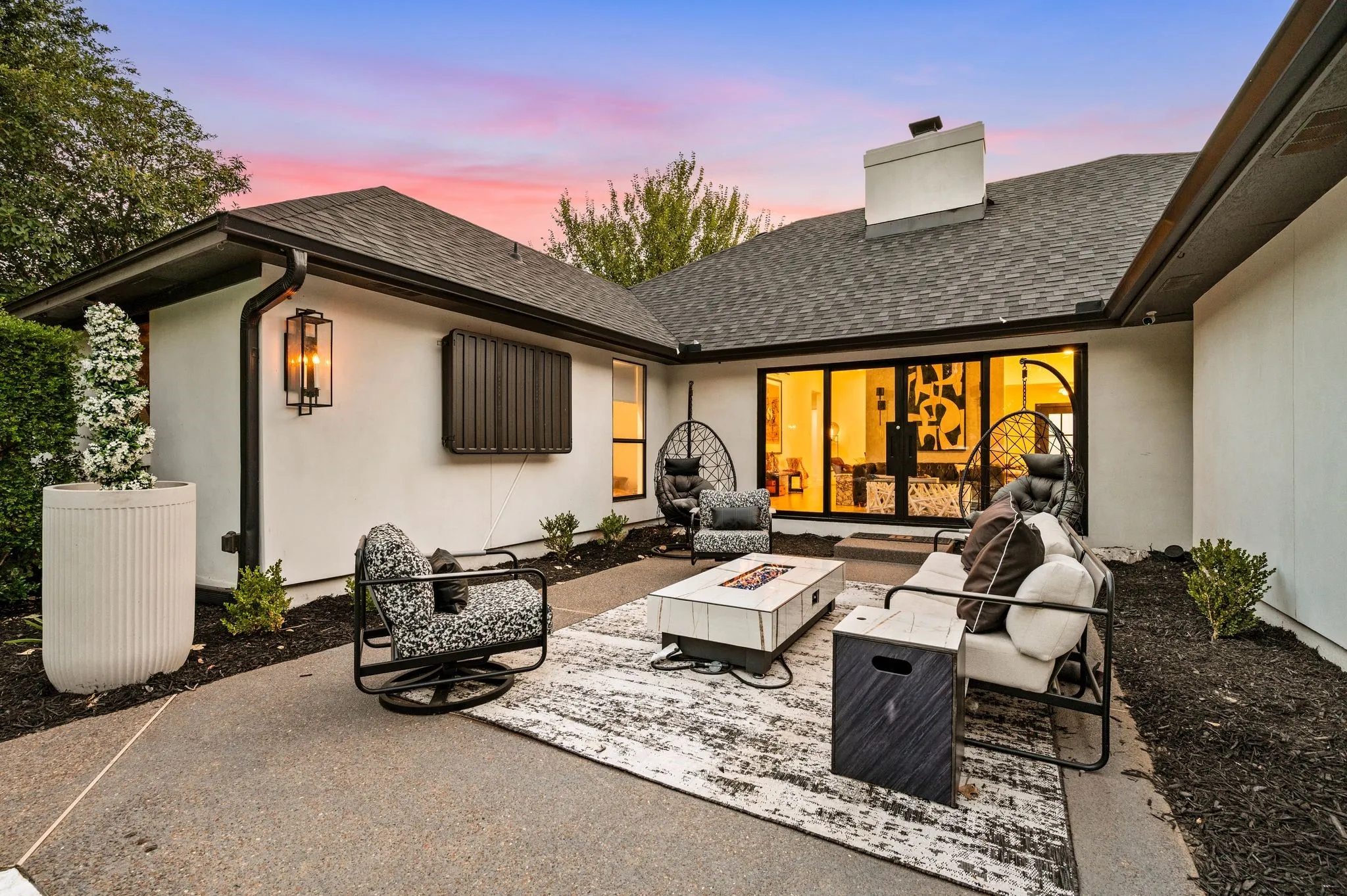 Single Family Residence For Sale in Tarrant County , 2403 N Carroll Avenue, Southlake, Texas 76092, 4 Bedroom, 3 Bathroom, 2 Garage spaces, 2,424 Sqft, built in 1984, mls#21358388, Real Estate Agent in Southlake, Homes For Sale in Tarrant county, Homes For Sale in Southlake, Realtor in Southlake Texas, Real Estate Brokerage Independent Realty Texas, Luminita Cordes Realtor