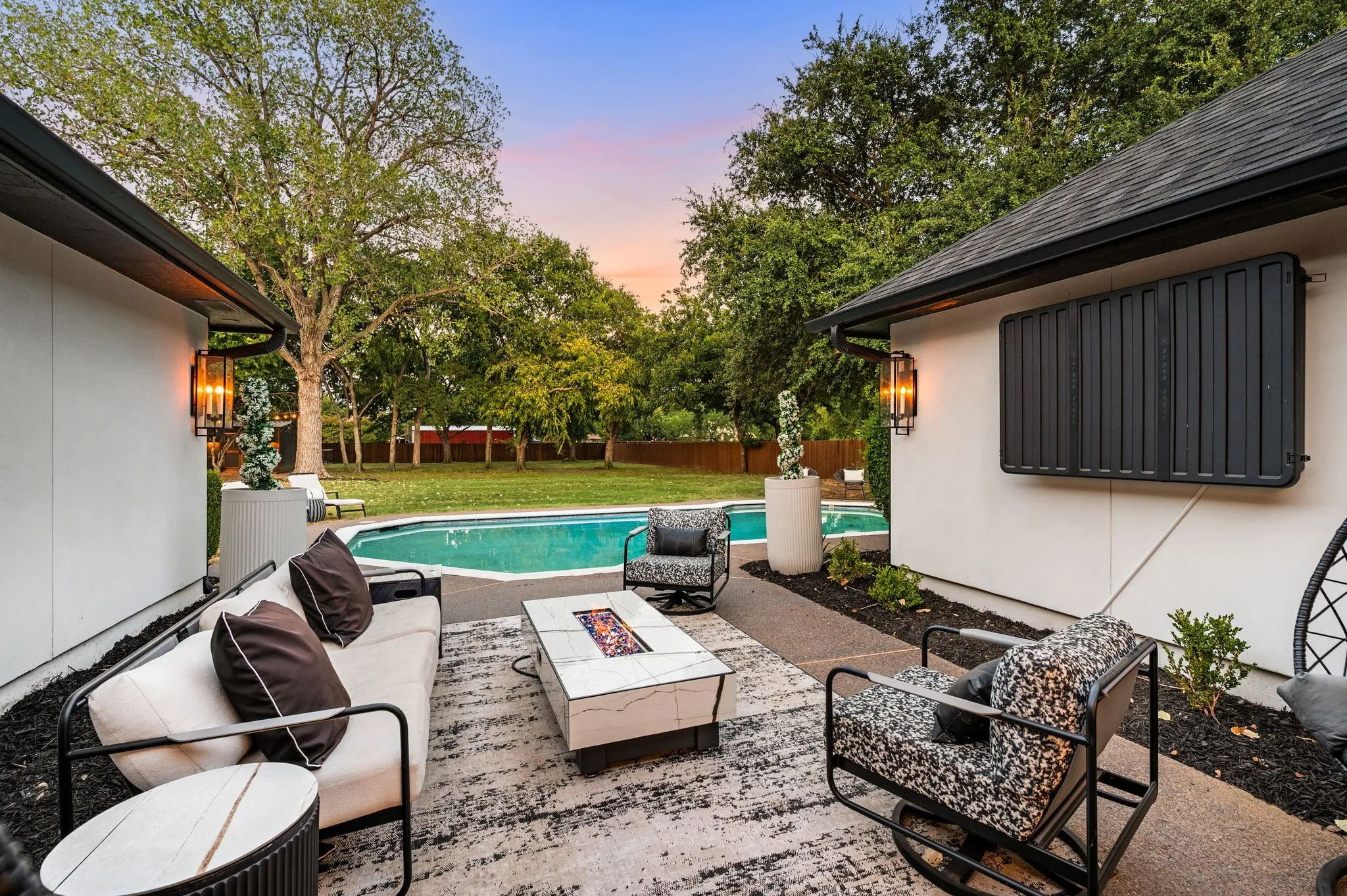 Single Family Residence For Sale in Tarrant County , 2403 N Carroll Avenue, Southlake, Texas 76092, 4 Bedroom, 3 Bathroom, 2 Garage spaces, 2,424 Sqft, built in 1984, mls#21358388, Real Estate Agent in Southlake, Homes For Sale in Tarrant county, Homes For Sale in Southlake, Realtor in Southlake Texas, Real Estate Brokerage Independent Realty Texas, Luminita Cordes Realtor