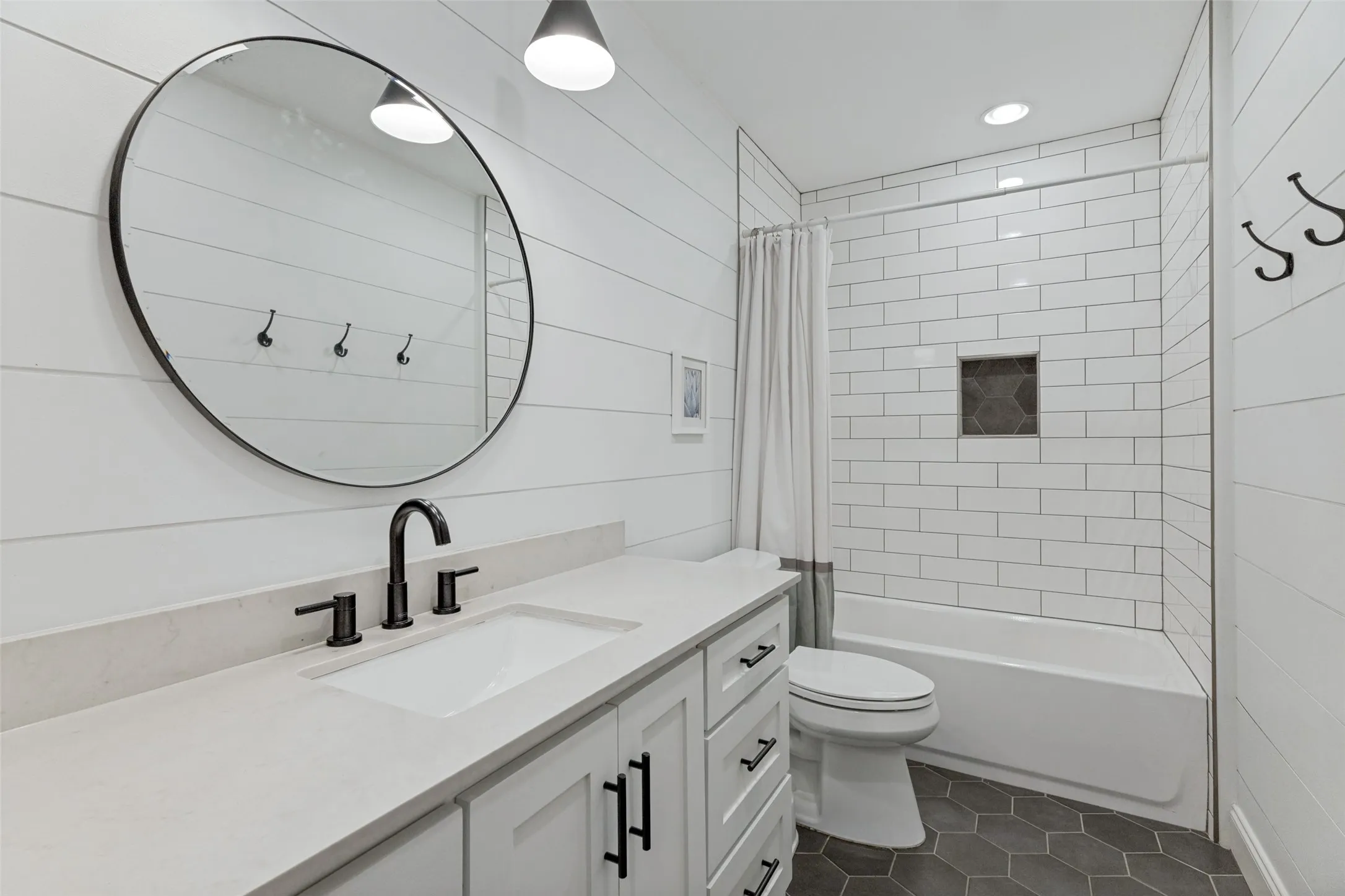Single Family Residence For Sale in Tarrant County , 4241 Bilglade Road, Fort Worth, Texas 76109, 3 Bedroom, 3 Bathroom, Garage spaces, 2,710 Sqft, built in 1956, mls#21358271, Real Estate Agent in Fort Worth, Homes For Sale in Tarrant county, Homes For Sale in Fort Worth, Realtor in Fort Worth Texas, Real Estate Brokerage Independent Realty Texas, Luminita Cordes Realtor