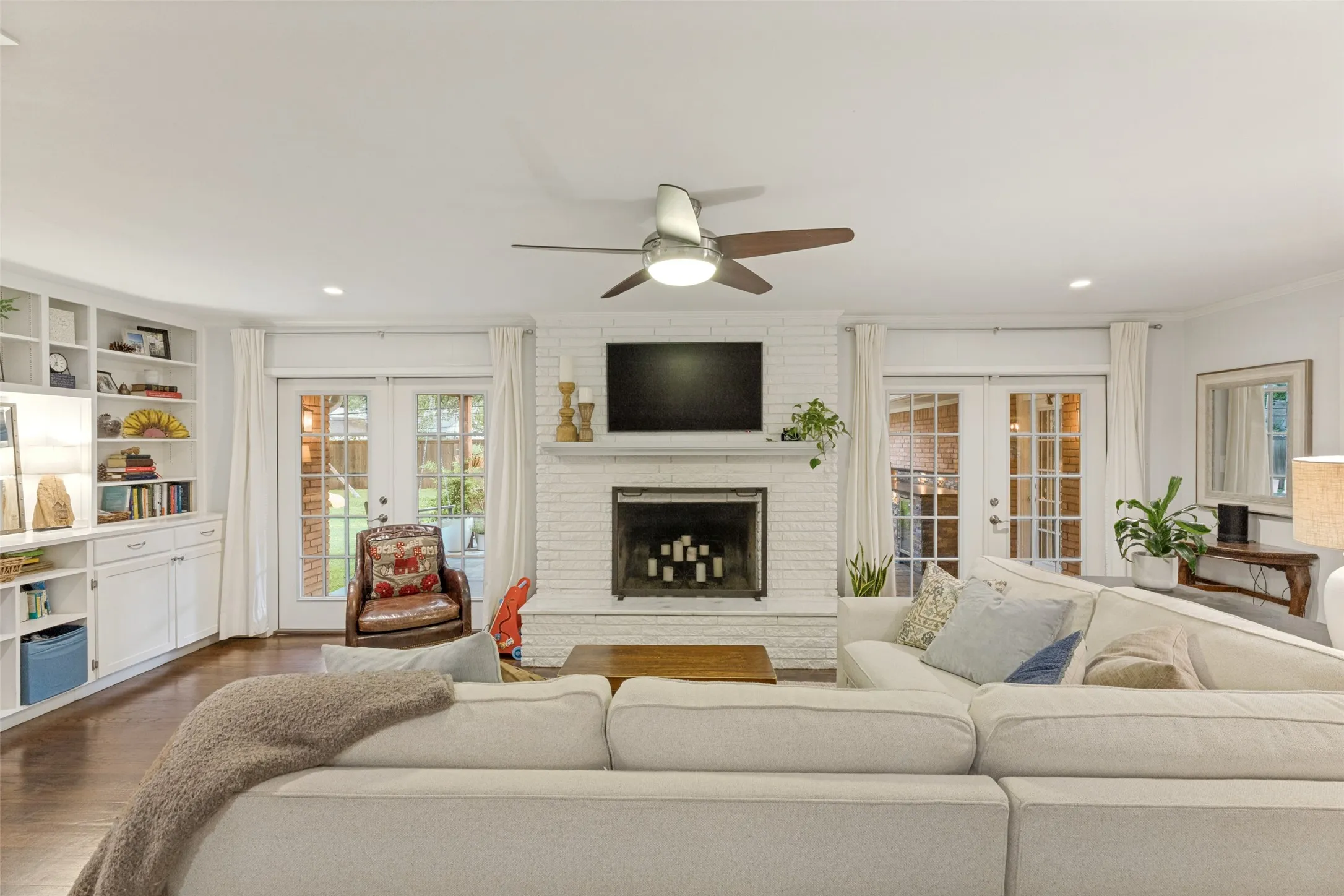 Single Family Residence For Sale in Tarrant County , 4241 Bilglade Road, Fort Worth, Texas 76109, 3 Bedroom, 3 Bathroom, Garage spaces, 2,710 Sqft, built in 1956, mls#21358271, Real Estate Agent in Fort Worth, Homes For Sale in Tarrant county, Homes For Sale in Fort Worth, Realtor in Fort Worth Texas, Real Estate Brokerage Independent Realty Texas, Luminita Cordes Realtor