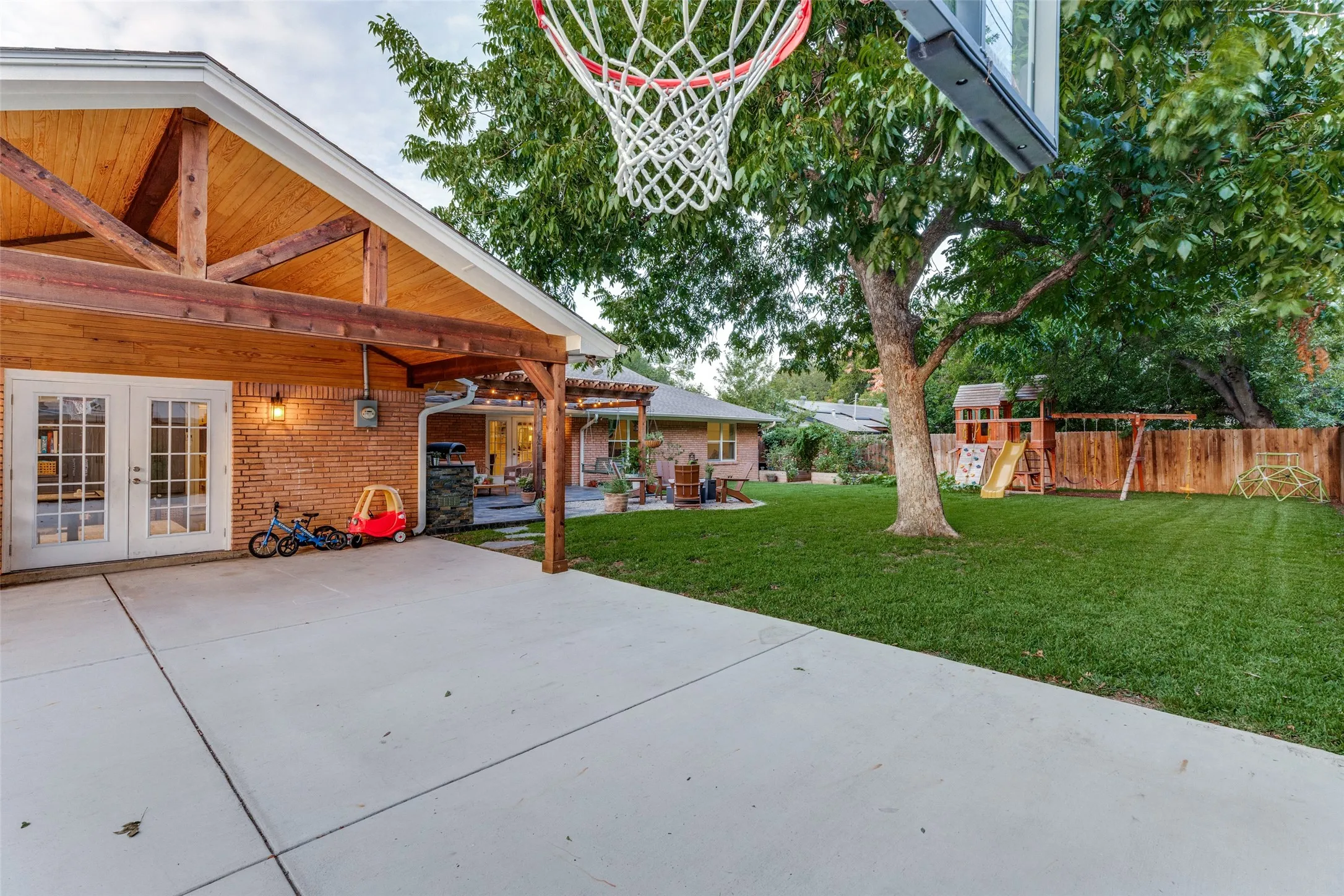 Single Family Residence For Sale in Tarrant County , 4241 Bilglade Road, Fort Worth, Texas 76109, 3 Bedroom, 3 Bathroom, Garage spaces, 2,710 Sqft, built in 1956, mls#21358271, Real Estate Agent in Fort Worth, Homes For Sale in Tarrant county, Homes For Sale in Fort Worth, Realtor in Fort Worth Texas, Real Estate Brokerage Independent Realty Texas, Luminita Cordes Realtor