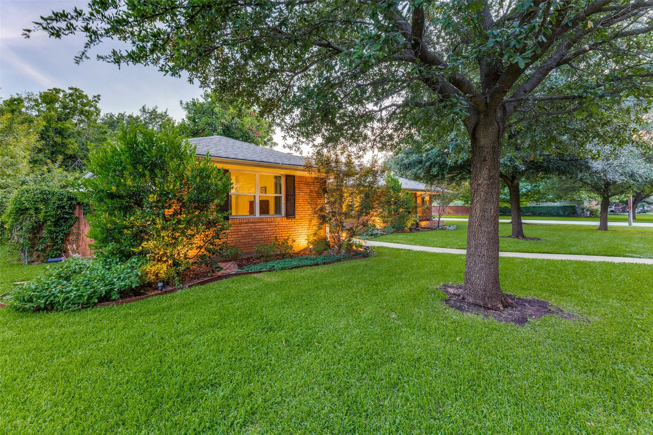Single Family Residence For Sale in Tarrant County , 4241 Bilglade Road, Fort Worth, Texas 76109, 3 Bedroom, 3 Bathroom, Garage spaces, 2,710 Sqft, built in 1956, mls#21358271, Real Estate Agent in Fort Worth, Homes For Sale in Tarrant county, Homes For Sale in Fort Worth, Realtor in Fort Worth Texas, Real Estate Brokerage Independent Realty Texas, Luminita Cordes Realtor