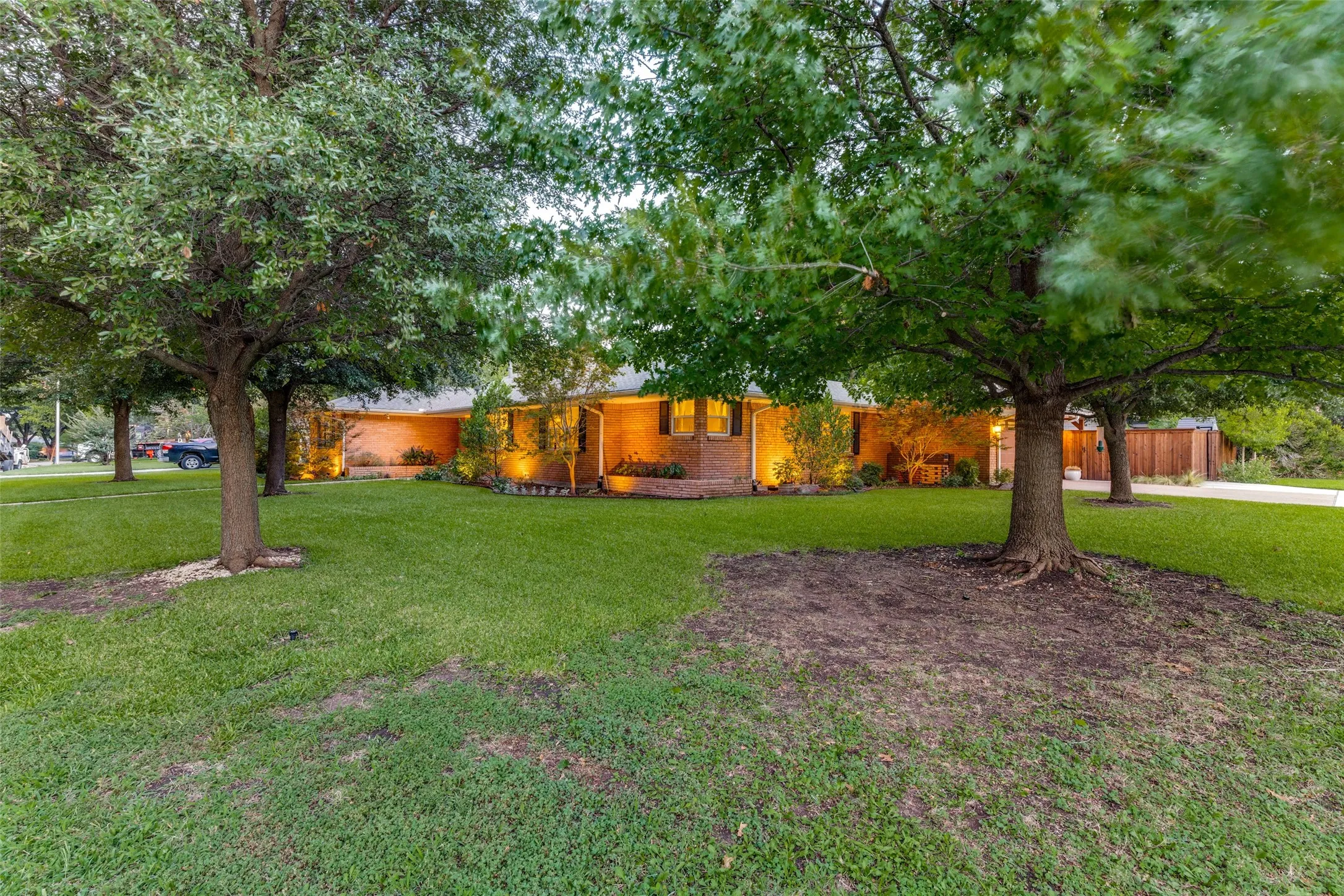 Single Family Residence For Sale in Tarrant County , 4241 Bilglade Road, Fort Worth, Texas 76109, 3 Bedroom, 3 Bathroom, Garage spaces, 2,710 Sqft, built in 1956, mls#21358271, Real Estate Agent in Fort Worth, Homes For Sale in Tarrant county, Homes For Sale in Fort Worth, Realtor in Fort Worth Texas, Real Estate Brokerage Independent Realty Texas, Luminita Cordes Realtor
