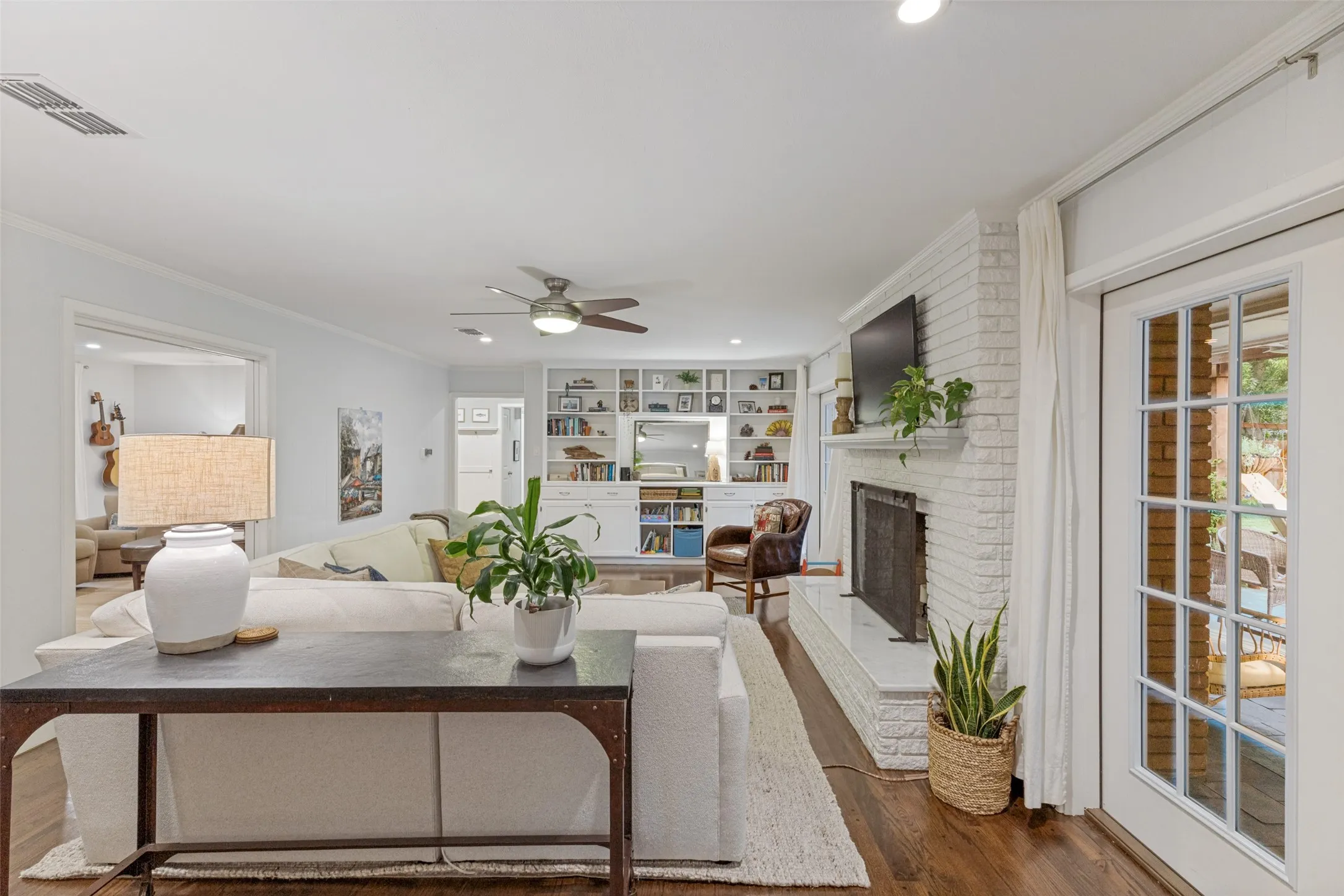 Single Family Residence For Sale in Tarrant County , 4241 Bilglade Road, Fort Worth, Texas 76109, 3 Bedroom, 3 Bathroom, Garage spaces, 2,710 Sqft, built in 1956, mls#21358271, Real Estate Agent in Fort Worth, Homes For Sale in Tarrant county, Homes For Sale in Fort Worth, Realtor in Fort Worth Texas, Real Estate Brokerage Independent Realty Texas, Luminita Cordes Realtor
